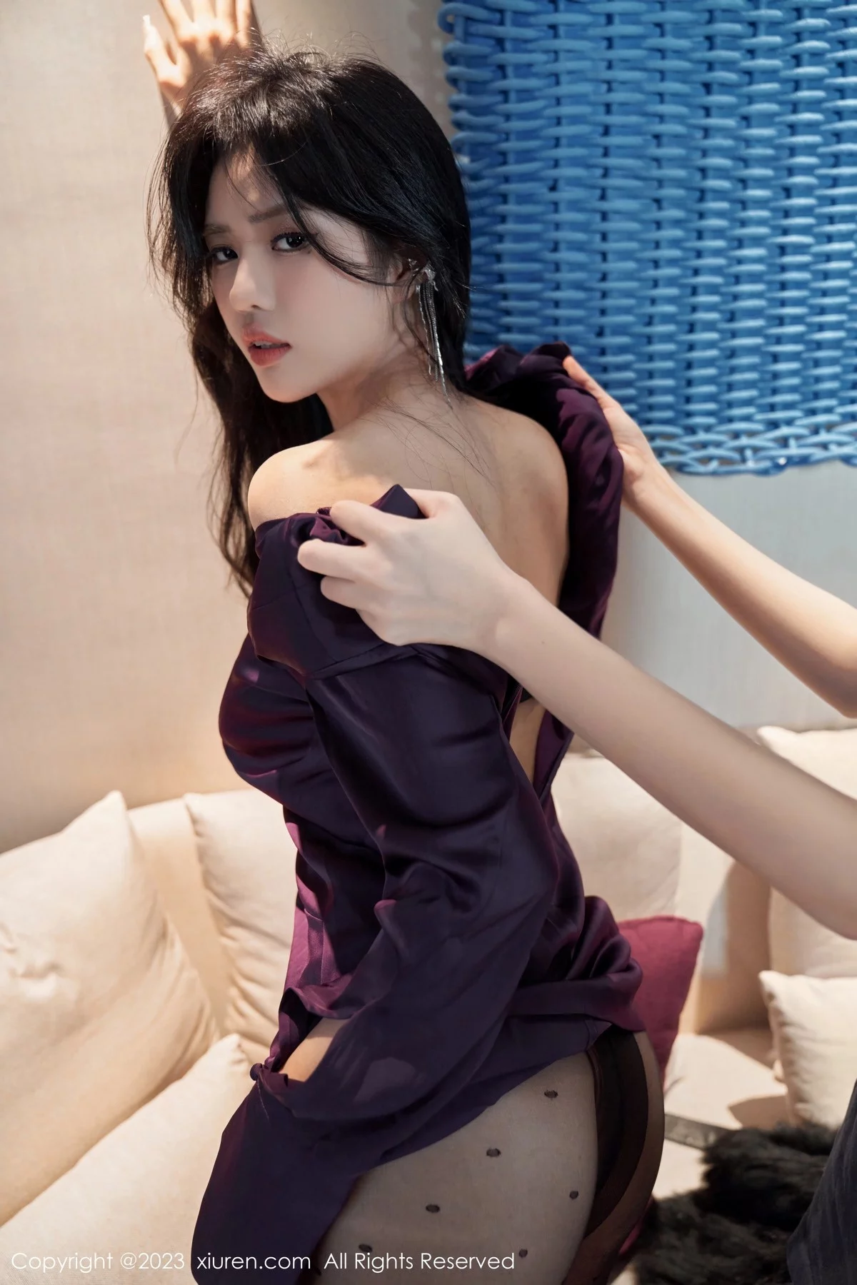 XiuRen第6649期_模特浅浅Danny私房性感紫色服配黑丝裤袜秀曼妙身姿诱惑写真101P