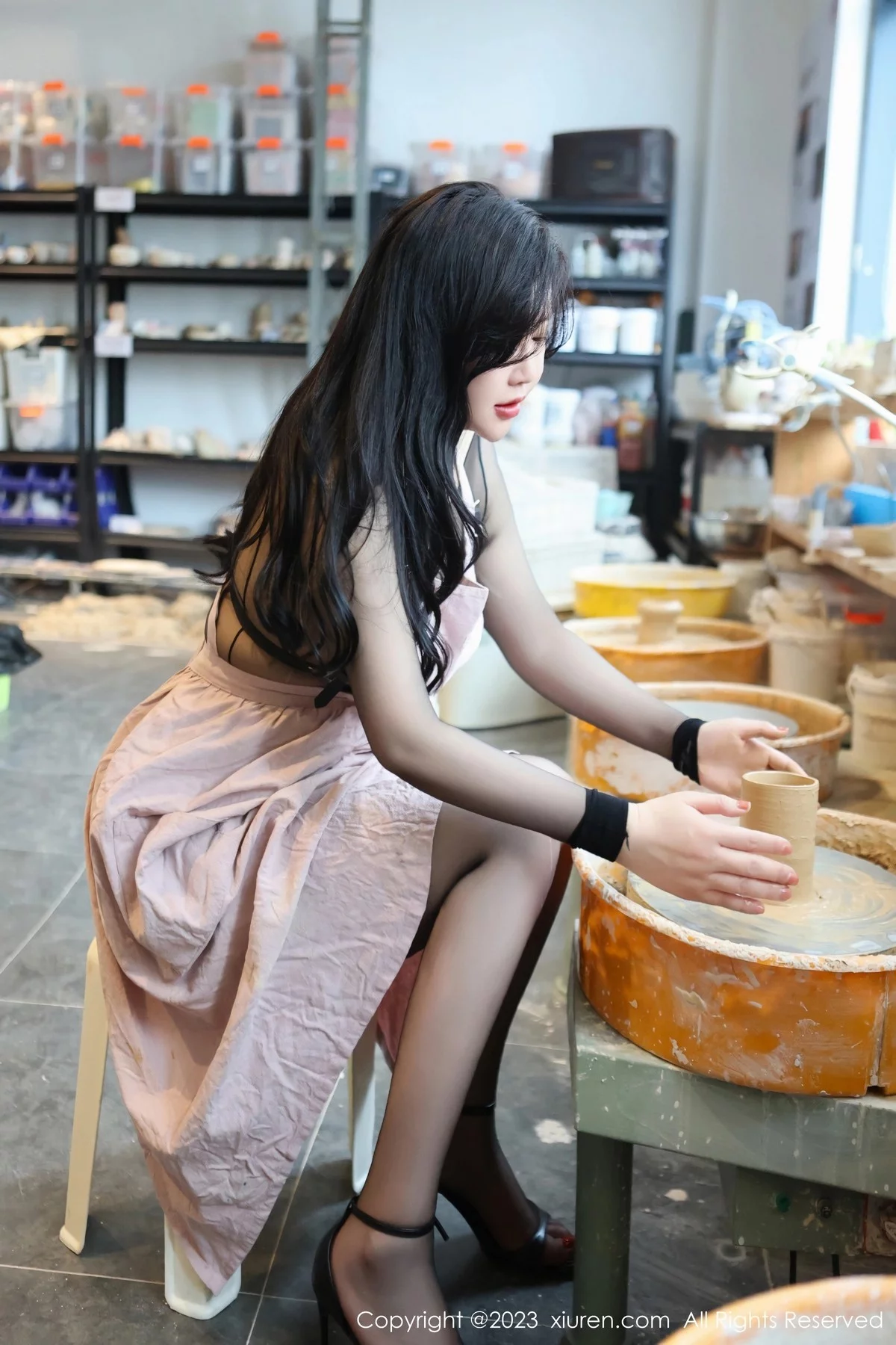 XiuRen第6647期_模特王婉悠Queen性感黑色轻透情趣服露豪乳遮点火辣诱惑写真81P