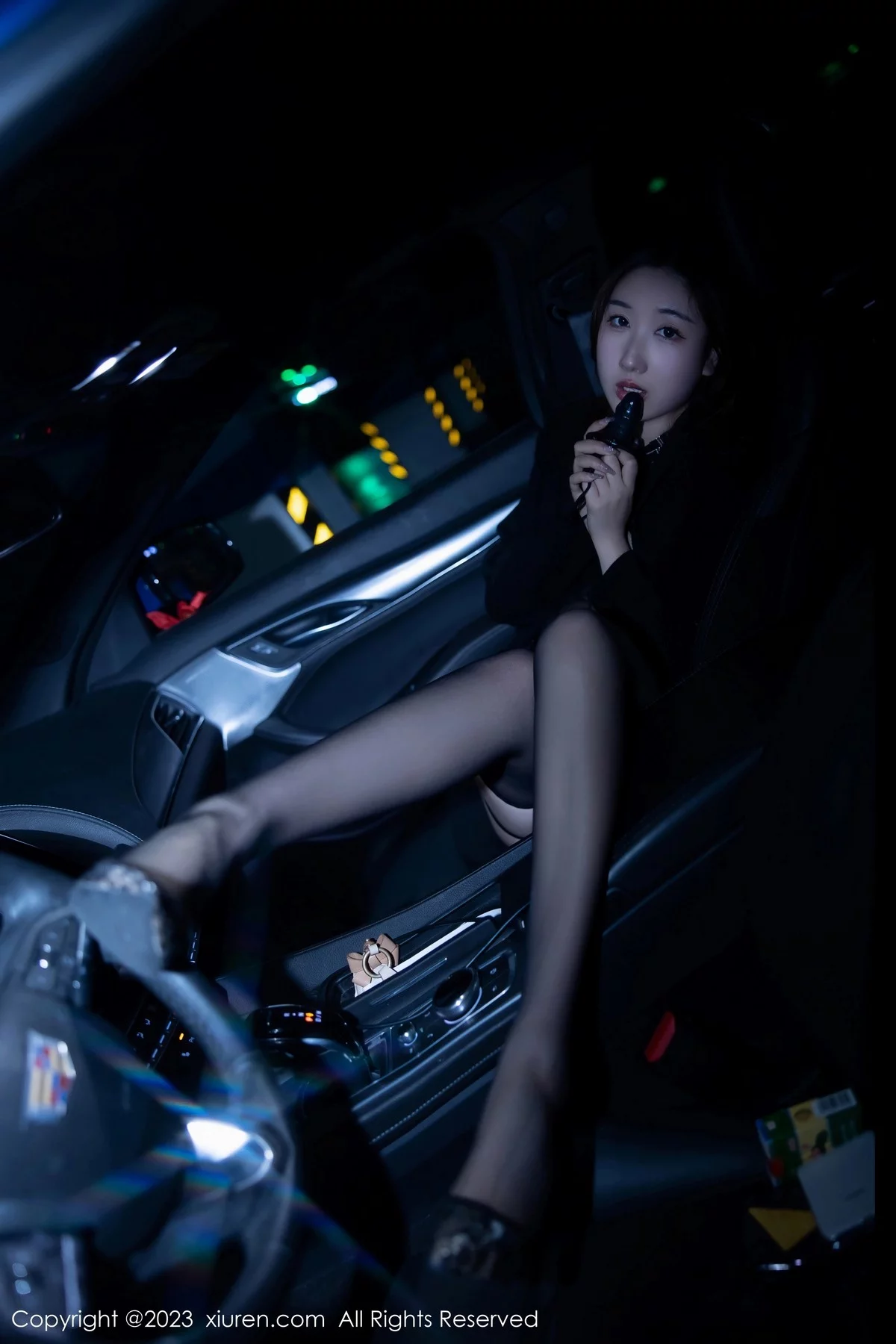 XiuRen第6650期_模特江真真性感黑色薄透情趣内衣配黑丝吊袜秀惹火身材诱惑写真88P