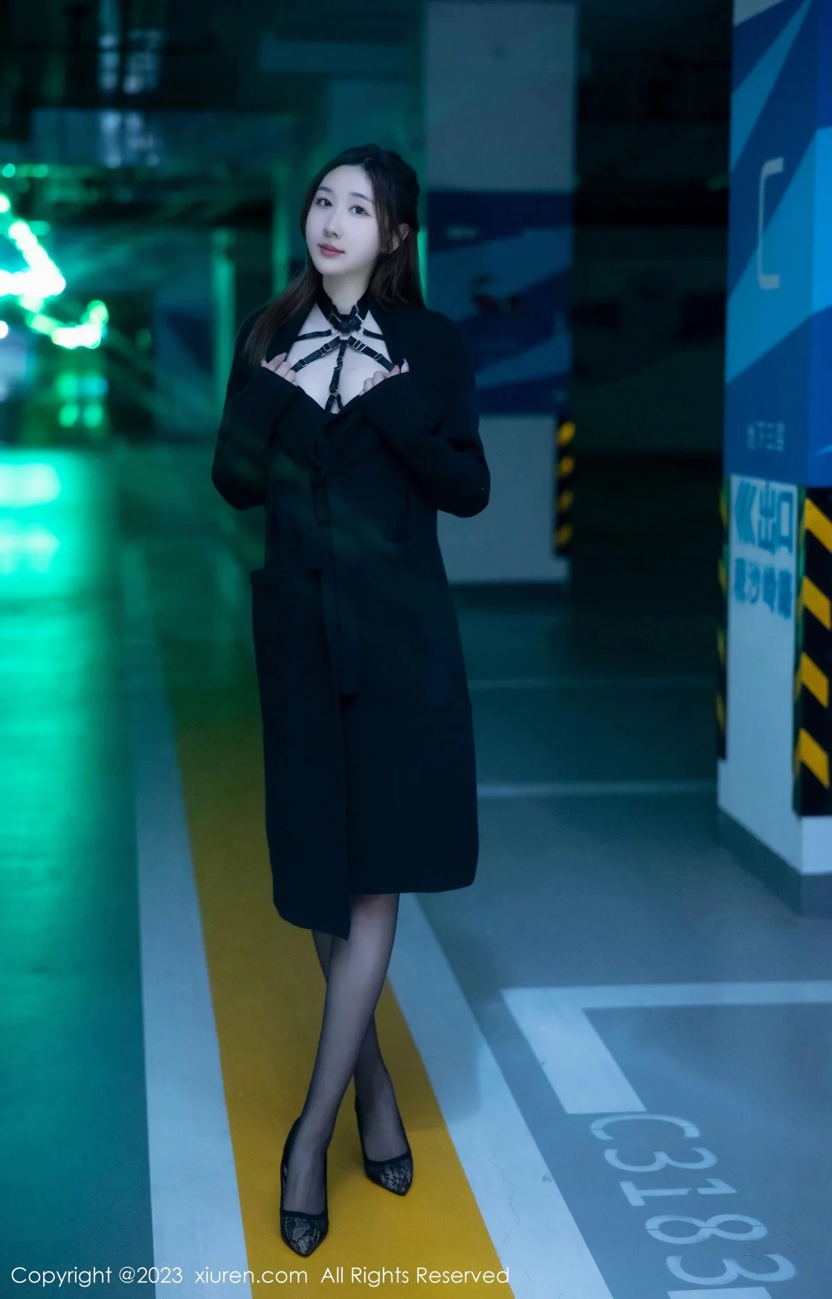 XiuRen第6650期_模特江真真性感黑色薄透情趣内衣配黑丝吊袜秀惹火身材诱惑写真88P