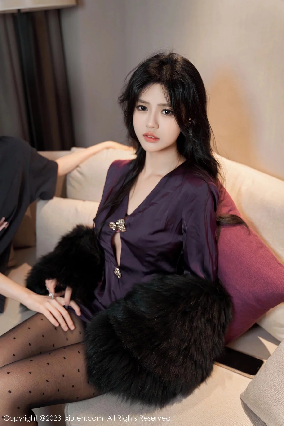 XiuRen第6649期_模特浅浅Danny私房性感紫色服配黑丝裤袜秀曼妙身姿诱惑写真101P