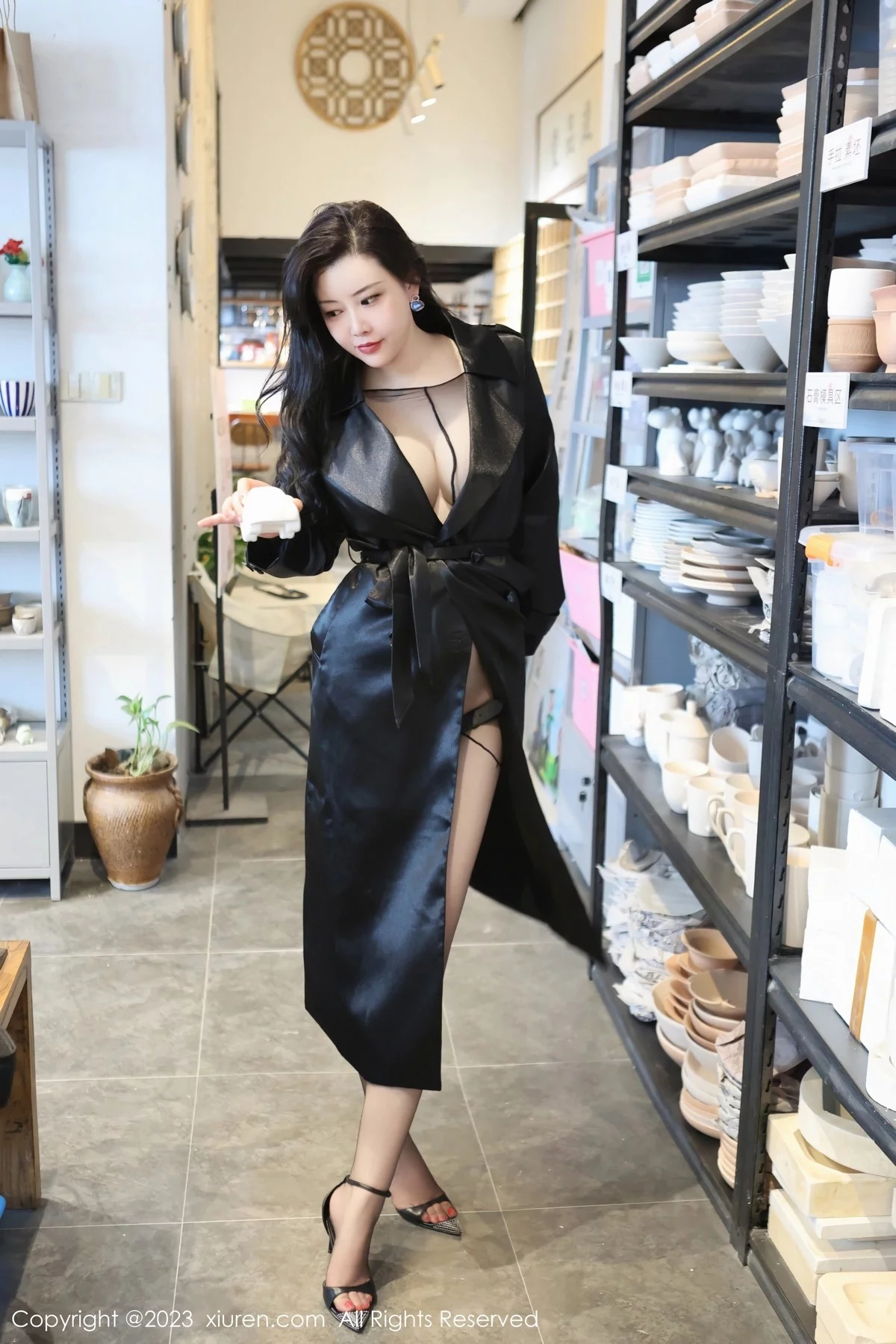 XiuRen第6647期_模特王婉悠Queen性感黑色轻透情趣服露豪乳遮点火辣诱惑写真81P