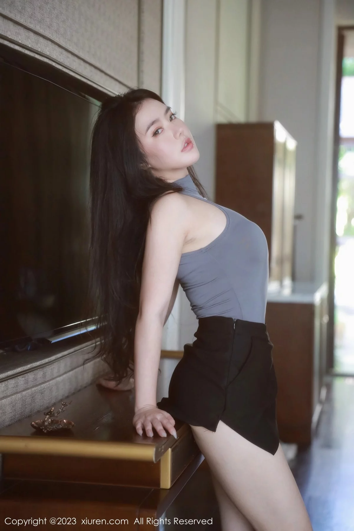 XiuRen第6648期_女神Manuela玛鲁娜户外抹胸服+室内紧身衣秀丰满身材诱惑写真64P