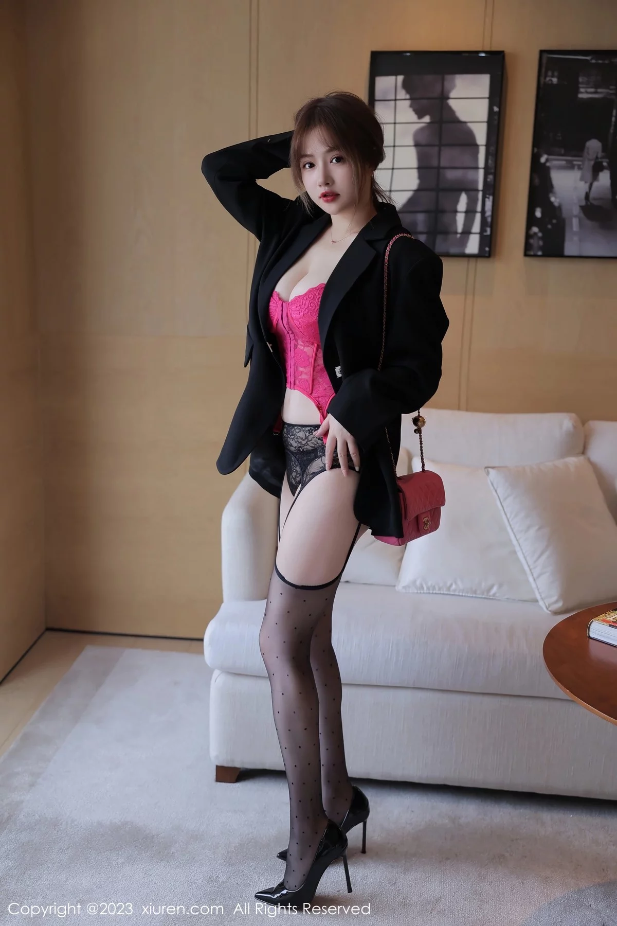 XiuRen第6644期_模特养乐多DoDo性感艳红色内衣配黑丝吊袜秀惹火身材诱惑写真66P