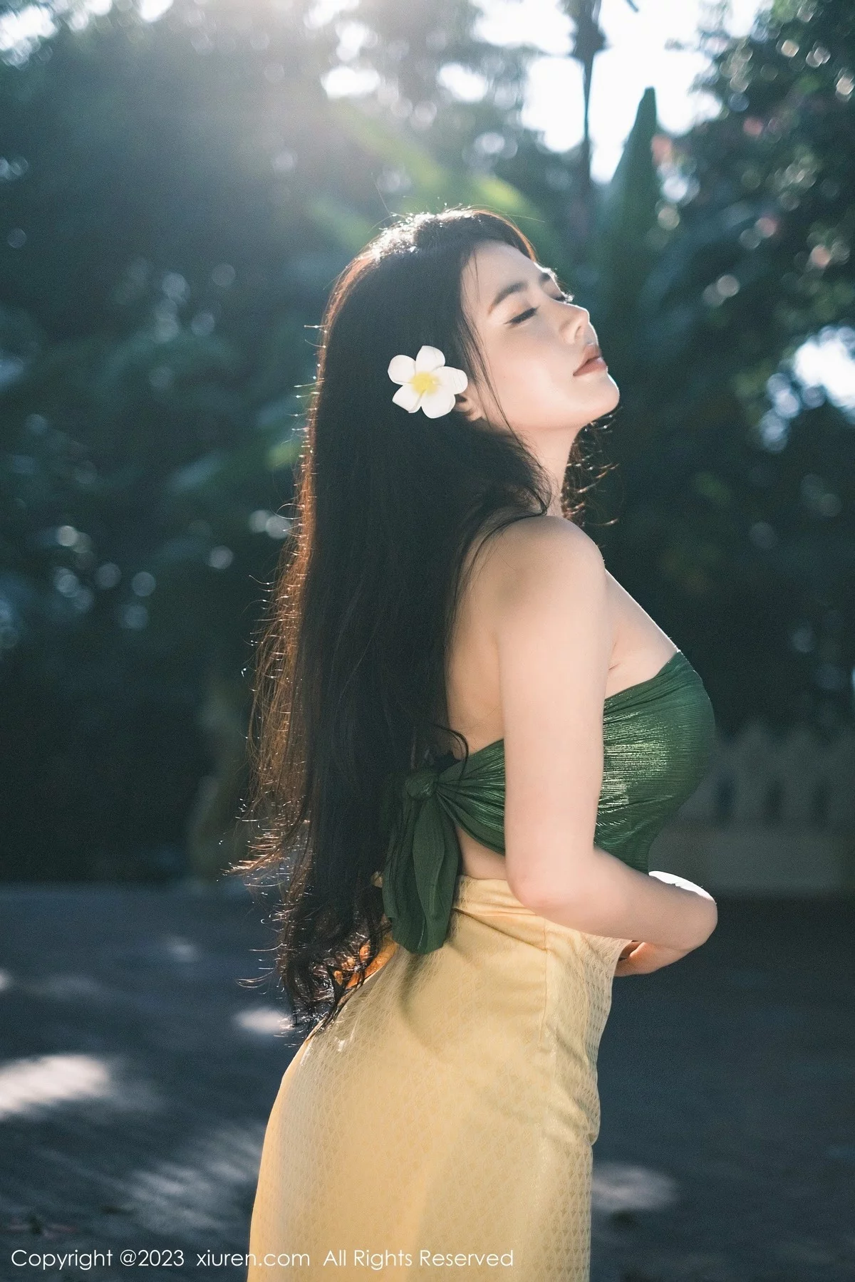 XiuRen第6648期_女神Manuela玛鲁娜户外抹胸服+室内紧身衣秀丰满身材诱惑写真64P