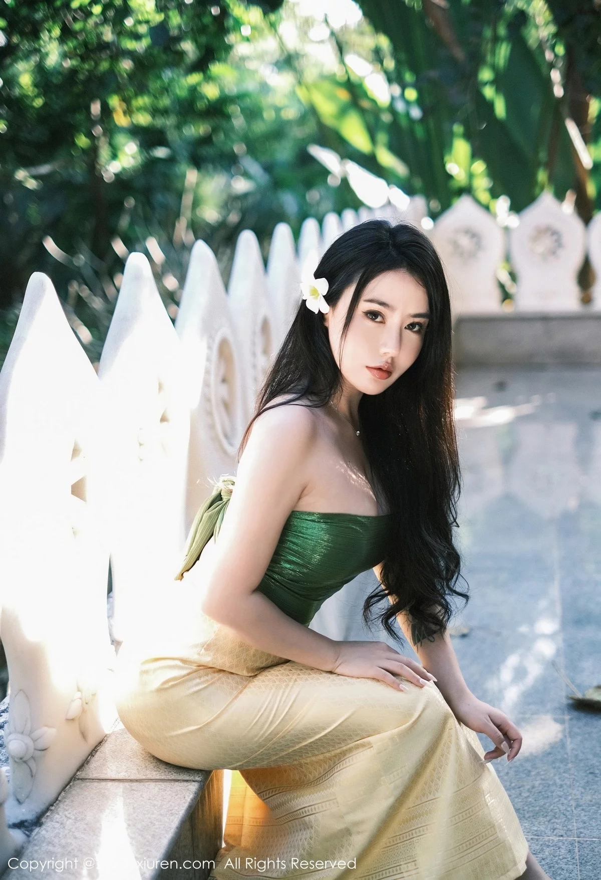 XiuRen第6648期_女神Manuela玛鲁娜户外抹胸服+室内紧身衣秀丰满身材诱惑写真64P