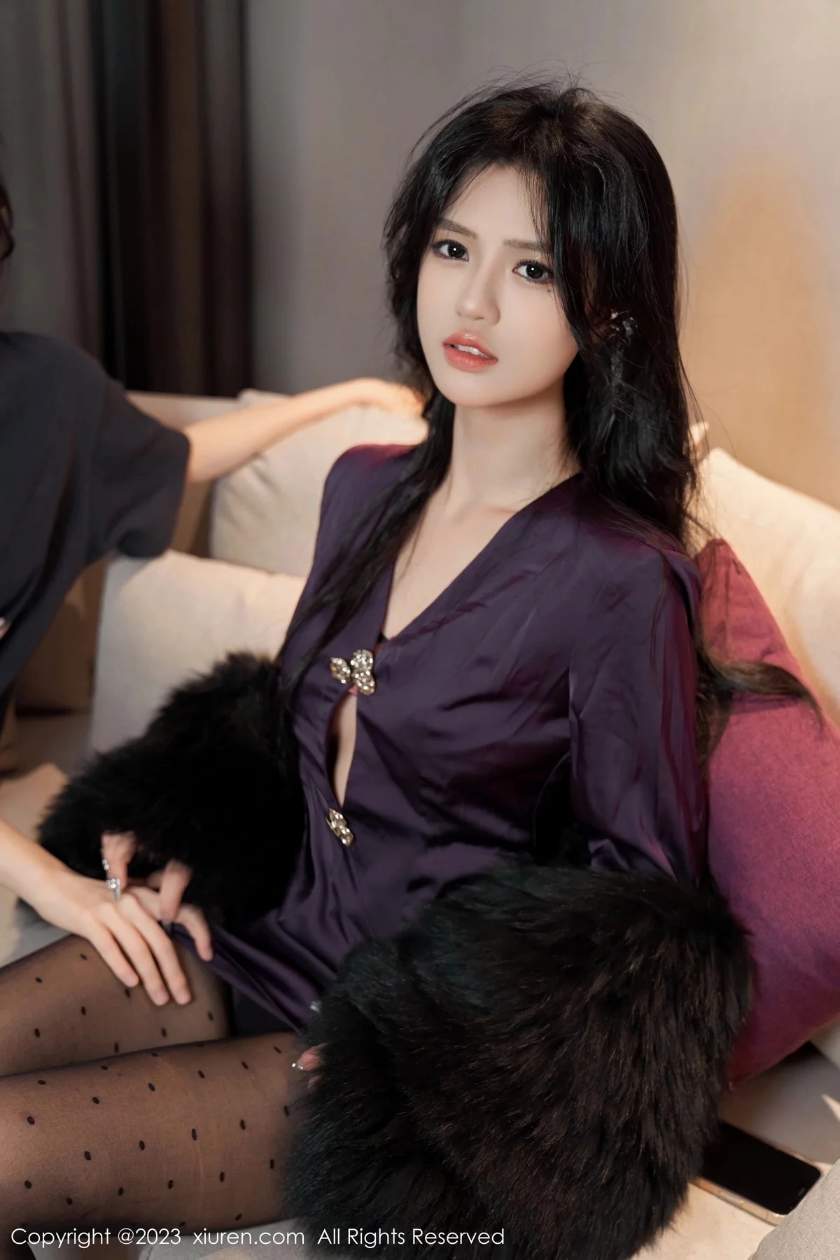 XiuRen第6649期_模特浅浅Danny私房性感紫色服配黑丝裤袜秀曼妙身姿诱惑写真101P