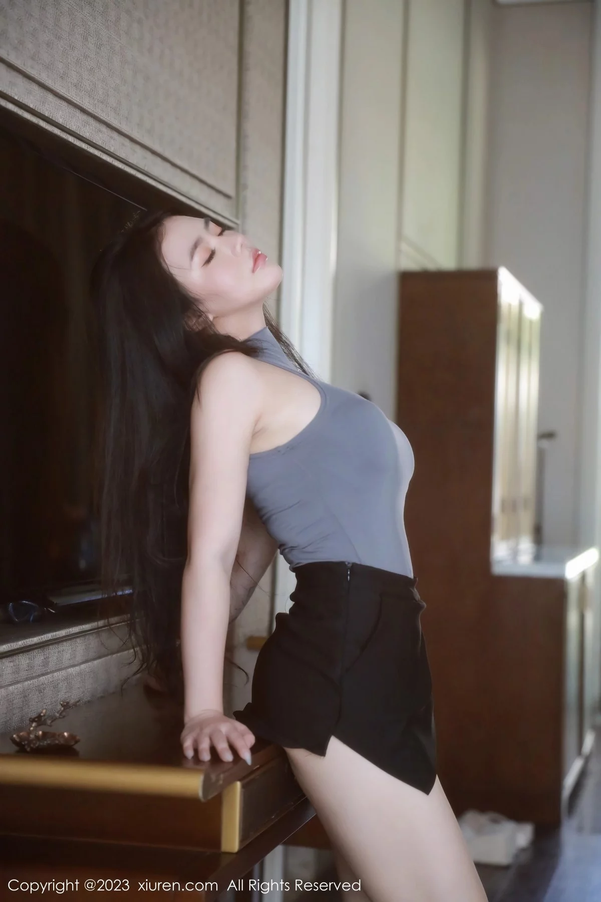 XiuRen第6648期_女神Manuela玛鲁娜户外抹胸服+室内紧身衣秀丰满身材诱惑写真64P