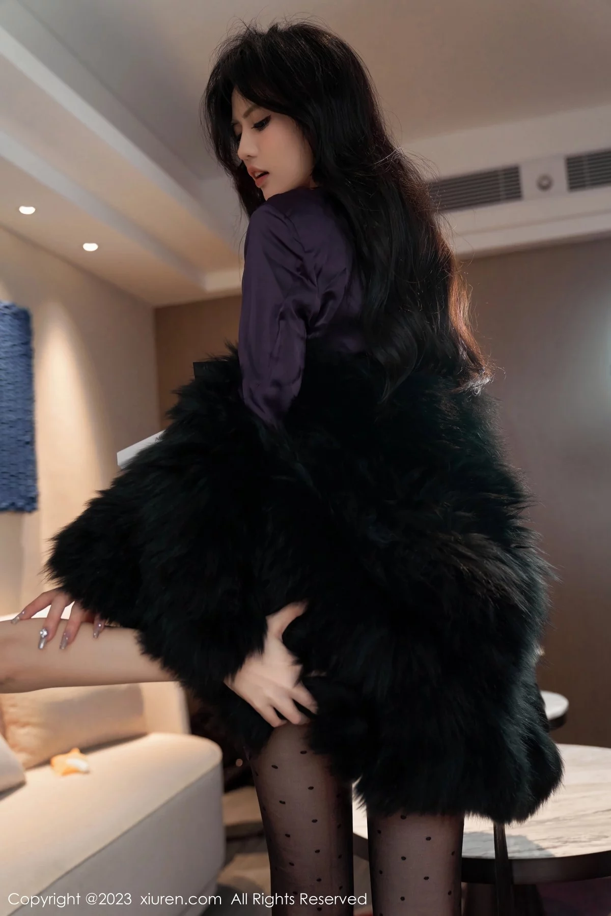 XiuRen第6649期_模特浅浅Danny私房性感紫色服配黑丝裤袜秀曼妙身姿诱惑写真101P
