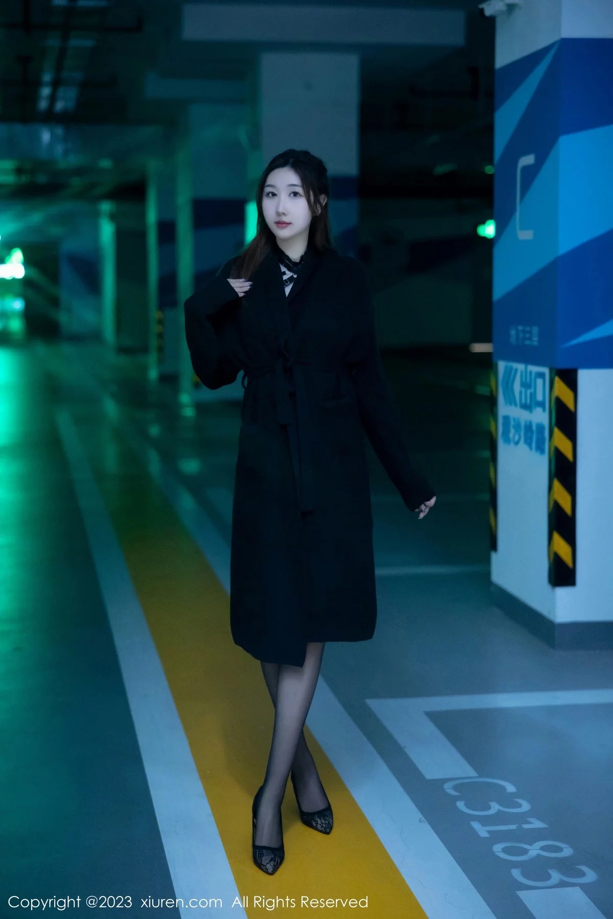 XiuRen第6650期_模特江真真性感黑色薄透情趣内衣配黑丝吊袜秀惹火身材诱惑写真88P