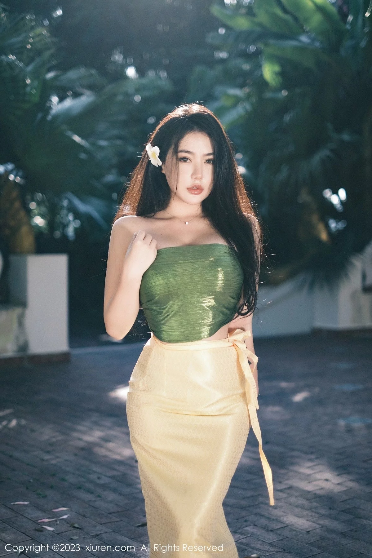 XiuRen第6648期_女神Manuela玛鲁娜户外抹胸服+室内紧身衣秀丰满身材诱惑写真64P