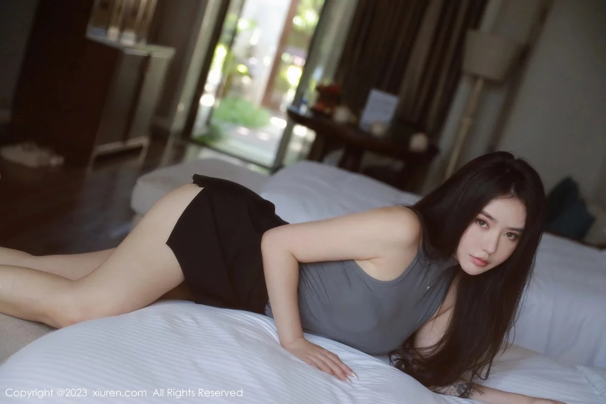 XiuRen第6648期_女神Manuela玛鲁娜户外抹胸服+室内紧身衣秀丰满身材诱惑写真64P