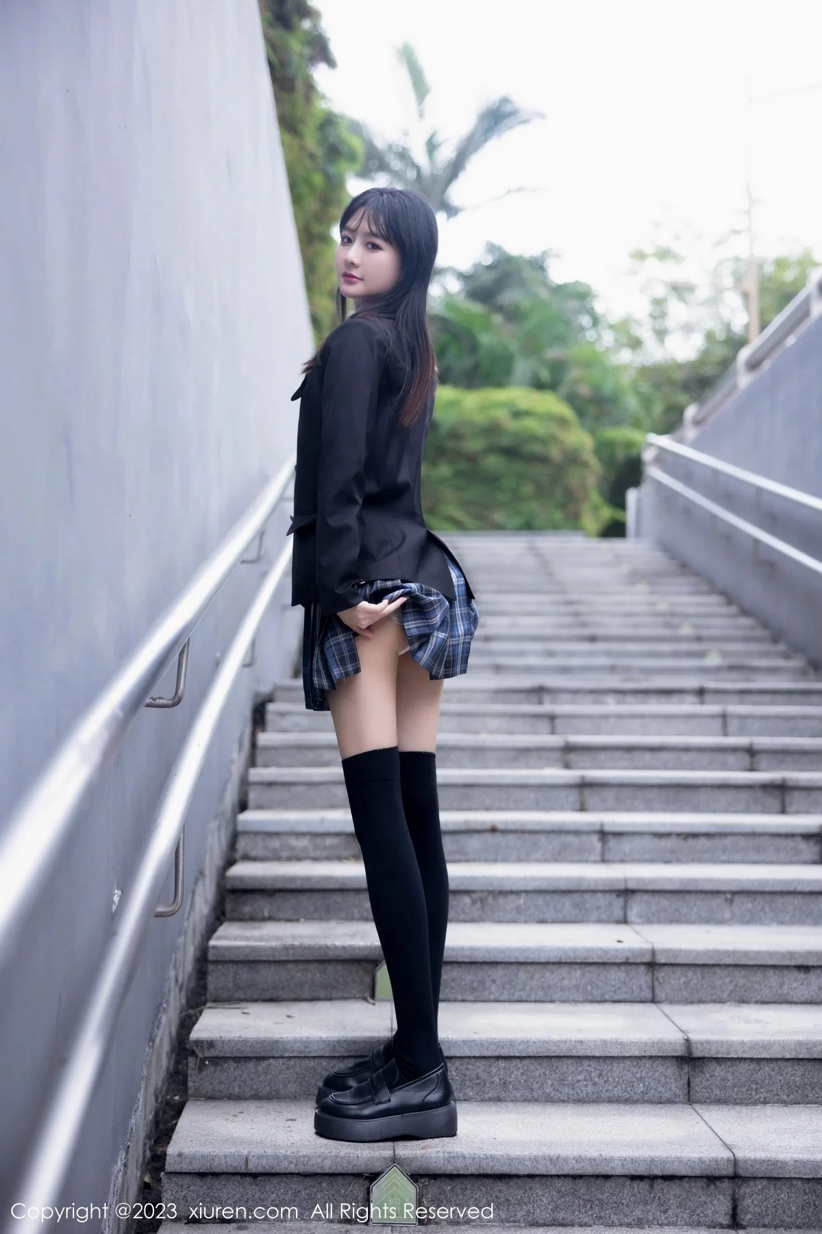 XiuRen第6662期_模特幼幼学妹制服性感白T配格子裙露白色蕾丝内衣完美诱惑写真92P