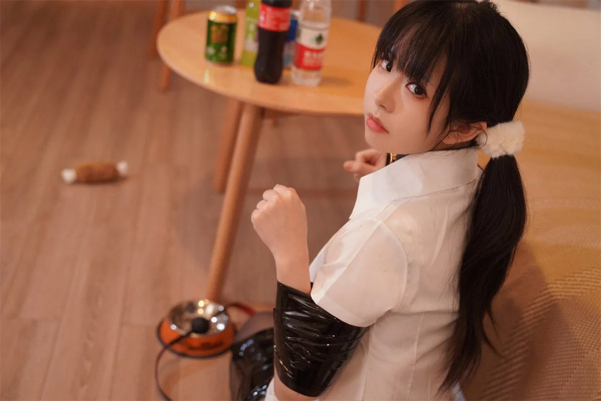 微博美少女虎森森我的妹妹主题性感黑色内衣配超薄黑丝情趣捆绑撩人诱惑写真71P