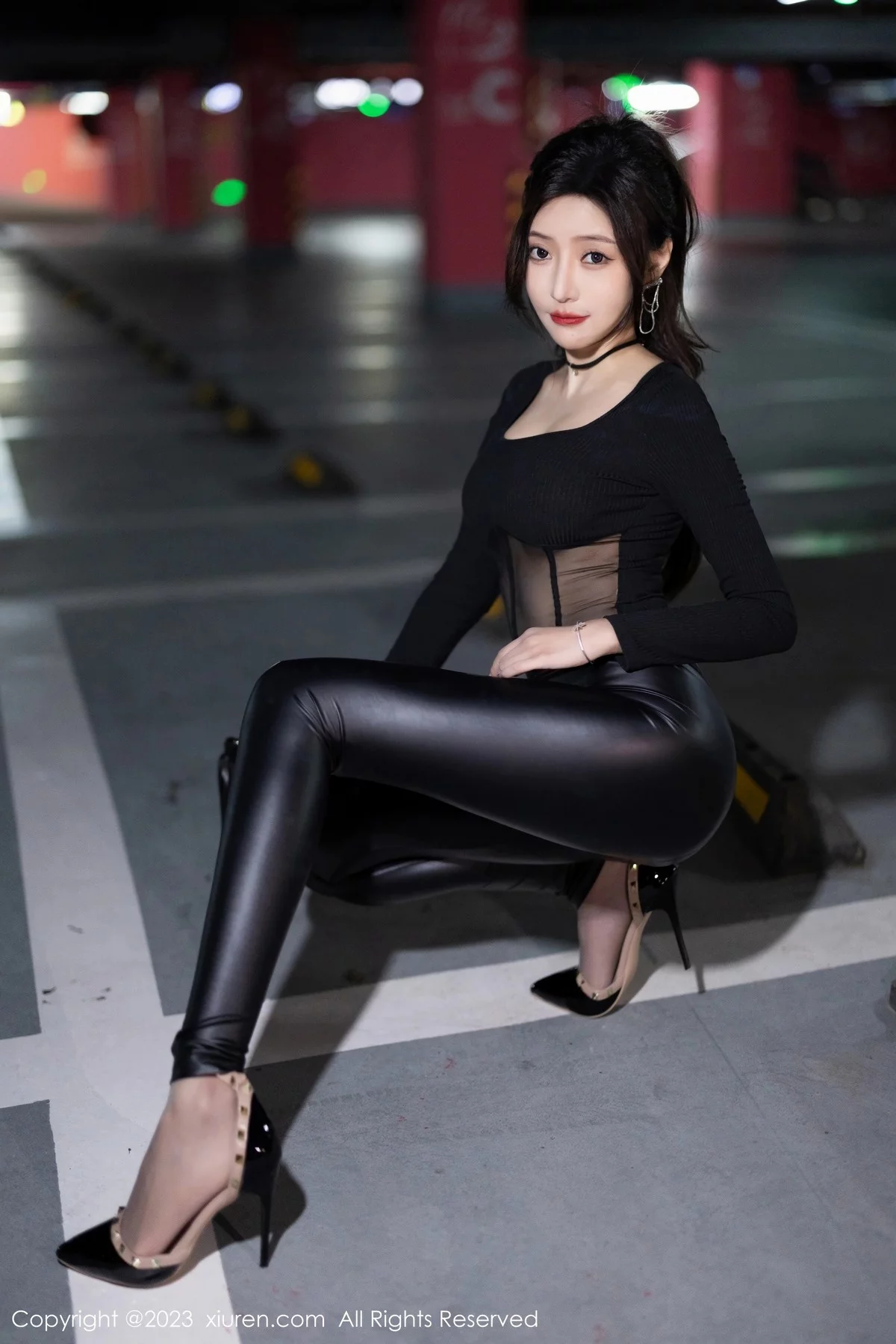 XiuRen第6663期_女神王馨瑶yanni脱黑皮长裤露性感黑色轻透连体衣撩人诱惑写真85P