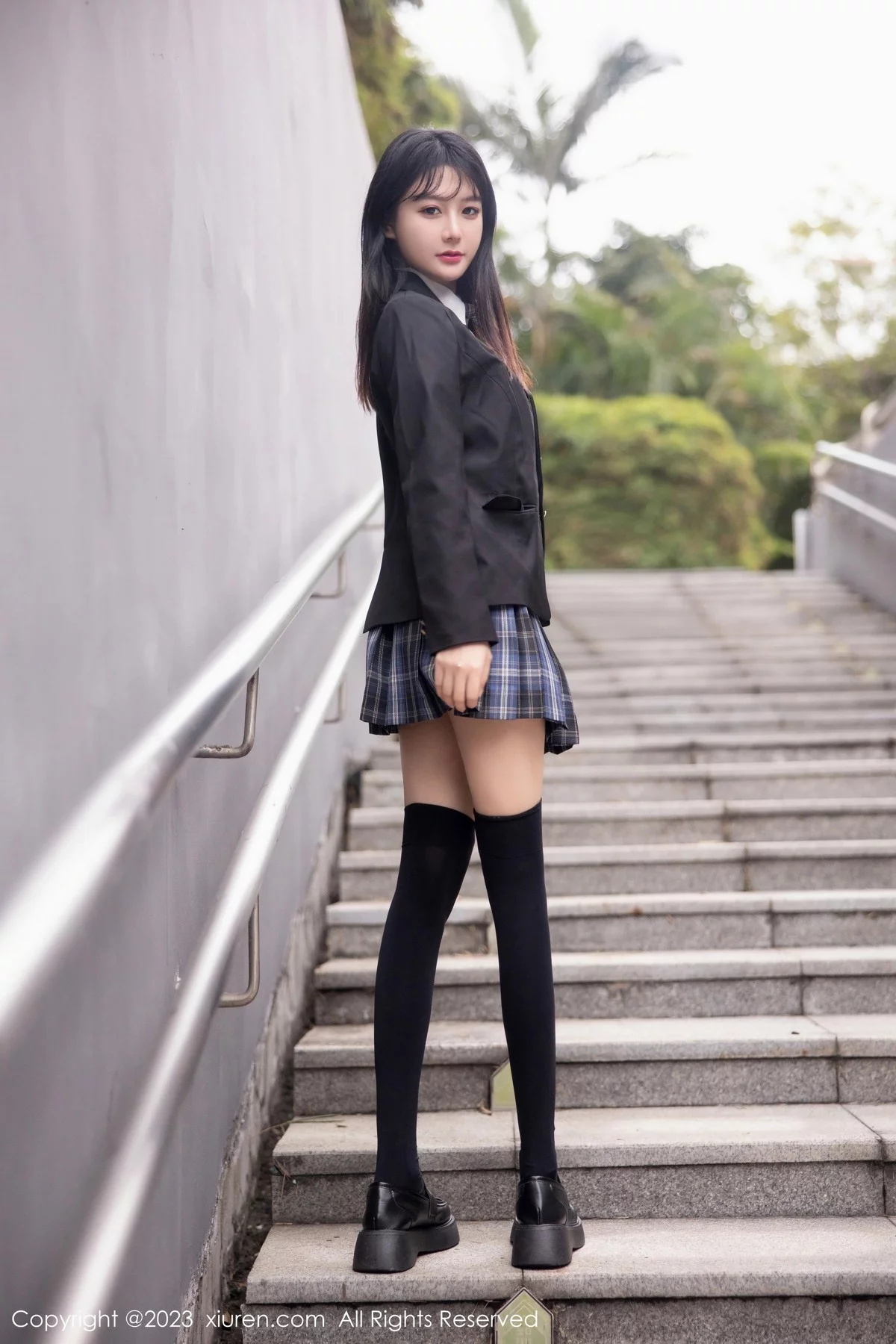 XiuRen第6662期_模特幼幼学妹制服性感白T配格子裙露白色蕾丝内衣完美诱惑写真92P