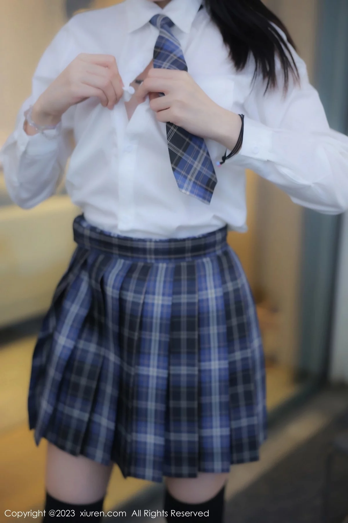 XiuRen第6662期_模特幼幼学妹制服性感白T配格子裙露白色蕾丝内衣完美诱惑写真92P