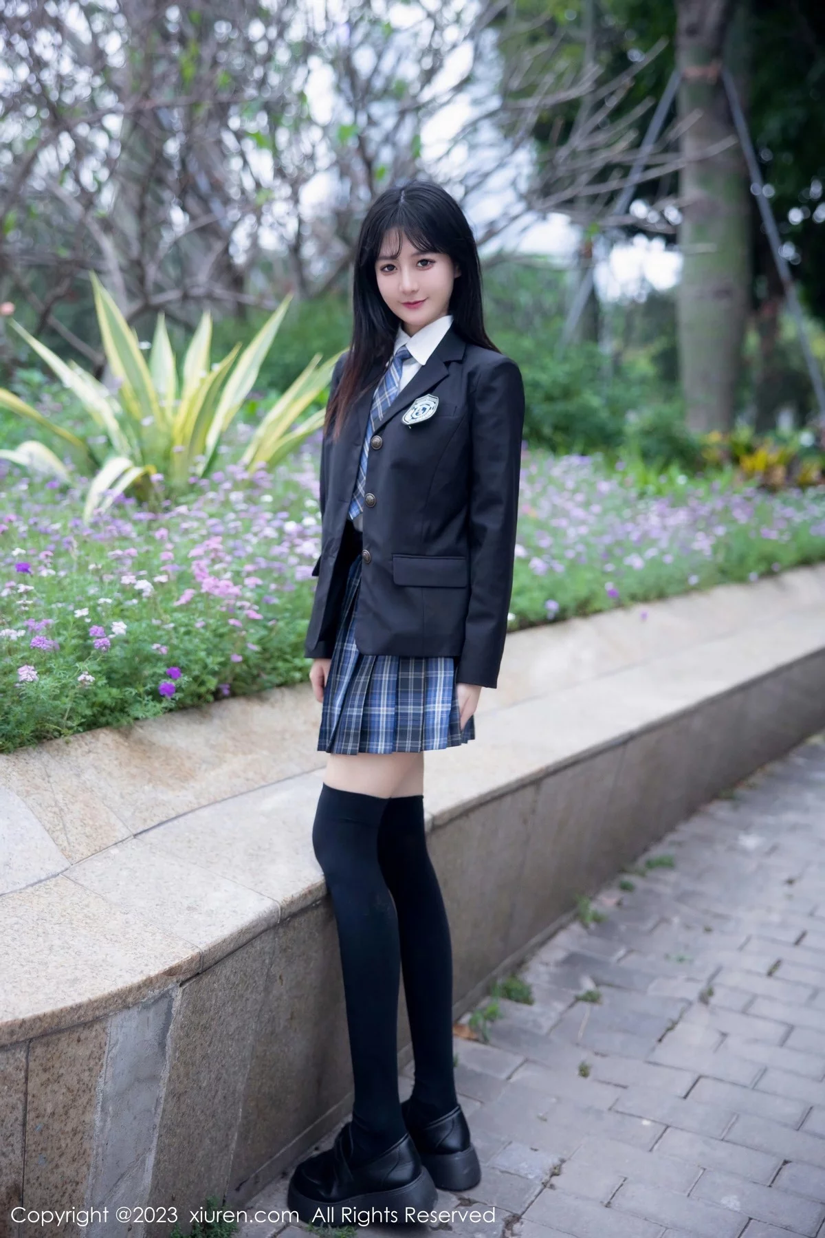 XiuRen第6662期_模特幼幼学妹制服性感白T配格子裙露白色蕾丝内衣完美诱惑写真92P