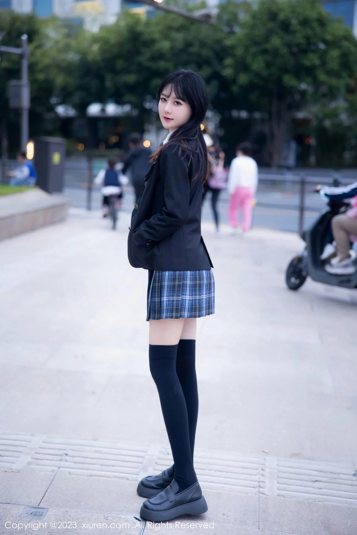 XiuRen第6662期_模特幼幼学妹制服性感白T配格子裙露白色蕾丝内衣完美诱惑写真92P
