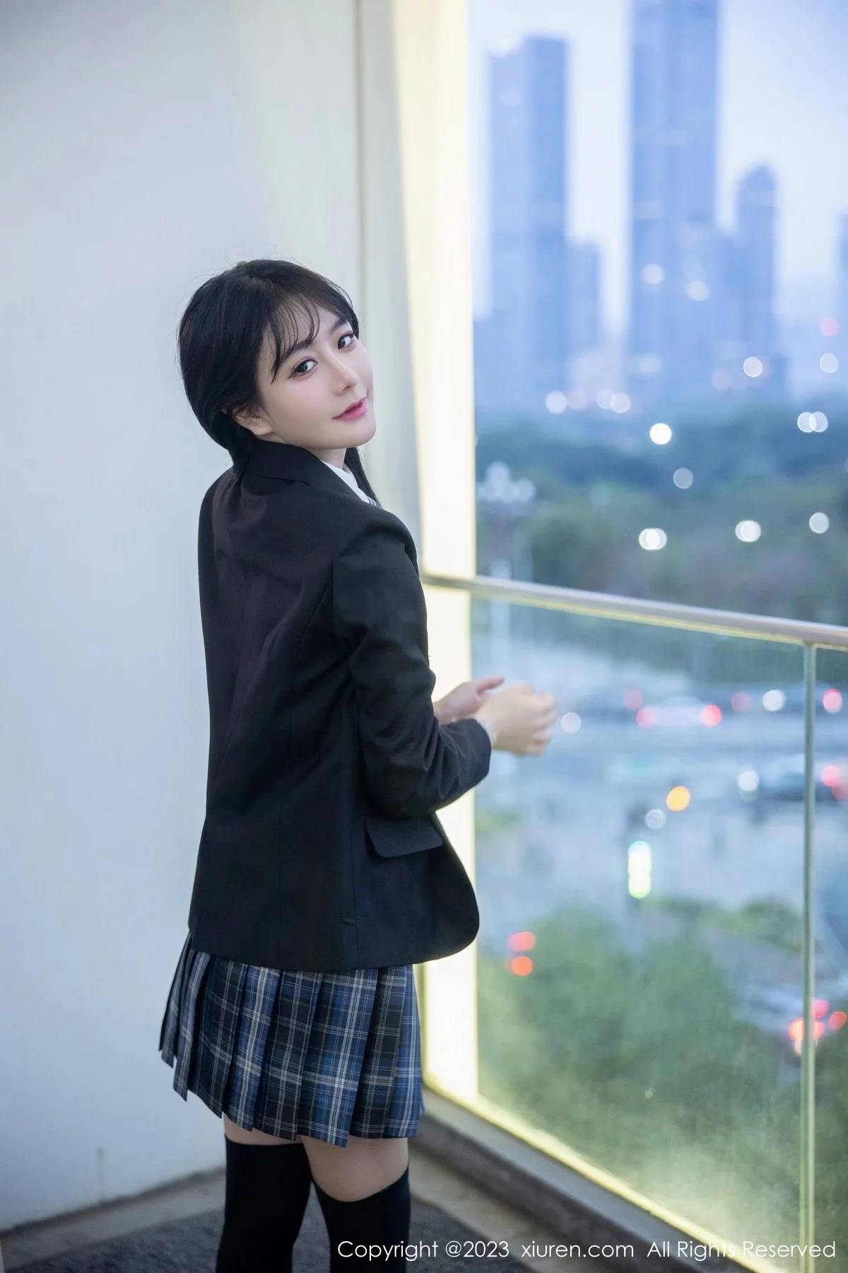 XiuRen第6662期_模特幼幼学妹制服性感白T配格子裙露白色蕾丝内衣完美诱惑写真92P