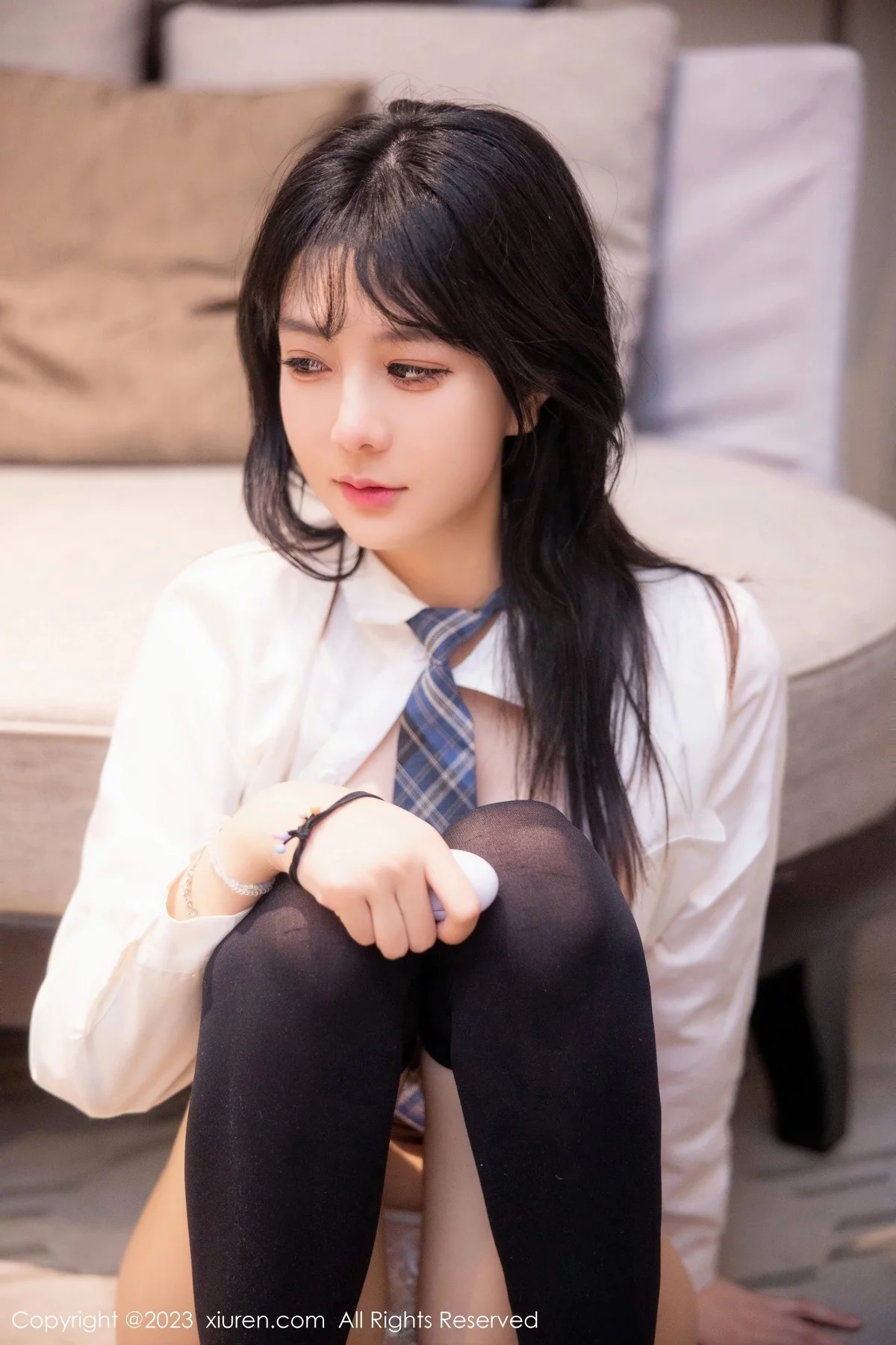 XiuRen第6662期_模特幼幼学妹制服性感白T配格子裙露白色蕾丝内衣完美诱惑写真92P