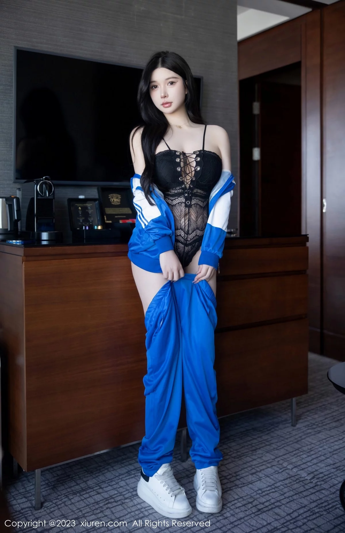 XiuRen第6660期_模特林珊珊性感蓝色运动服露黑色情趣内衣秀惹火身材诱惑写真101P