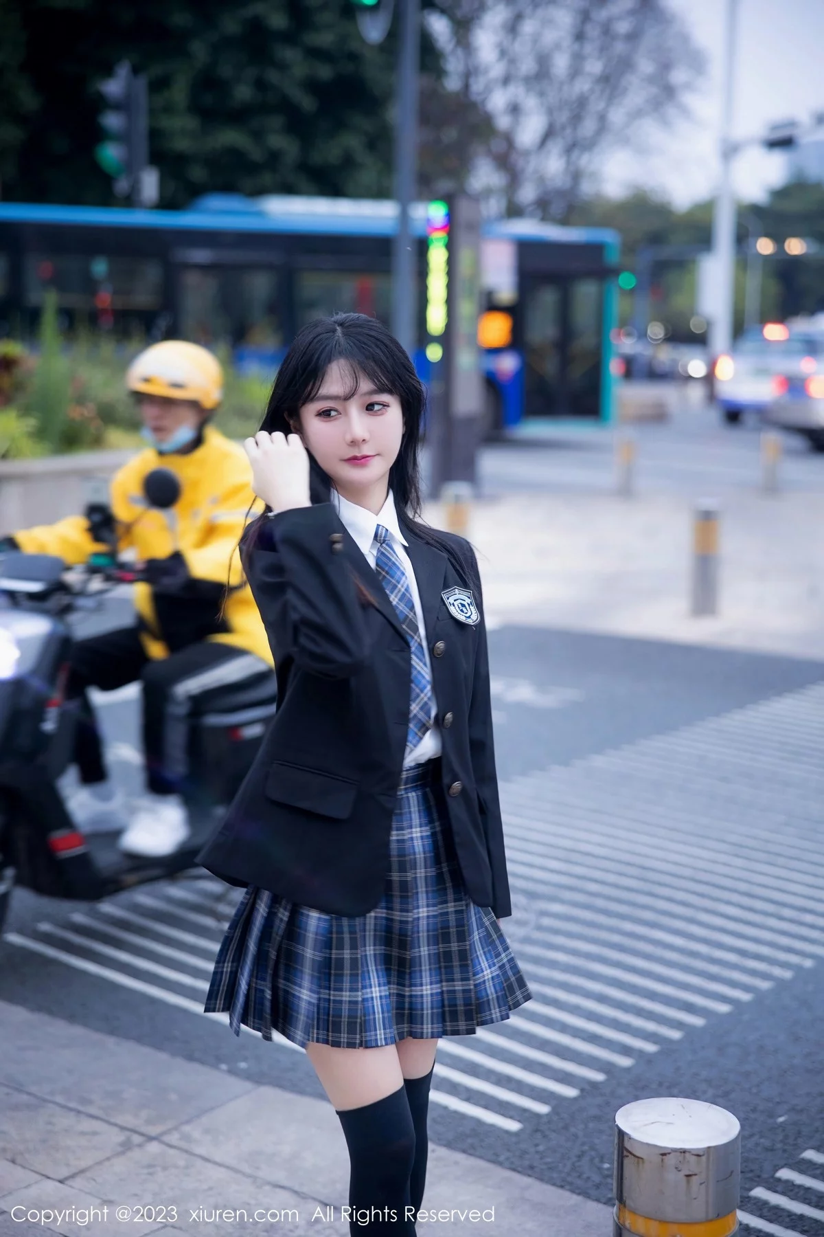 XiuRen第6662期_模特幼幼学妹制服性感白T配格子裙露白色蕾丝内衣完美诱惑写真92P