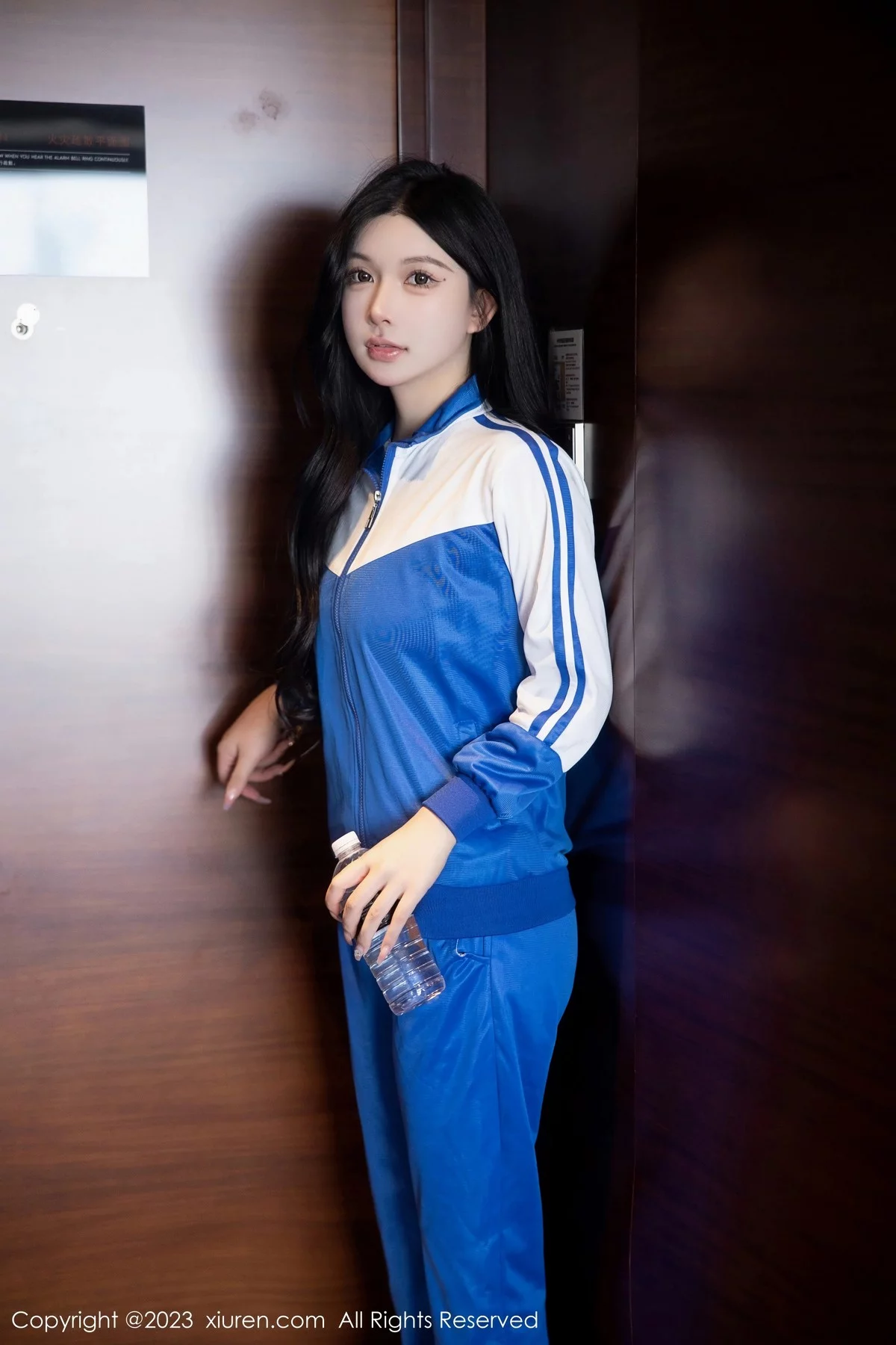 XiuRen第6660期_模特林珊珊性感蓝色运动服露黑色情趣内衣秀惹火身材诱惑写真101P
