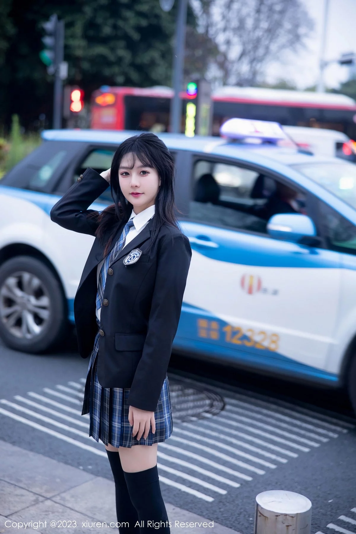 XiuRen第6662期_模特幼幼学妹制服性感白T配格子裙露白色蕾丝内衣完美诱惑写真92P