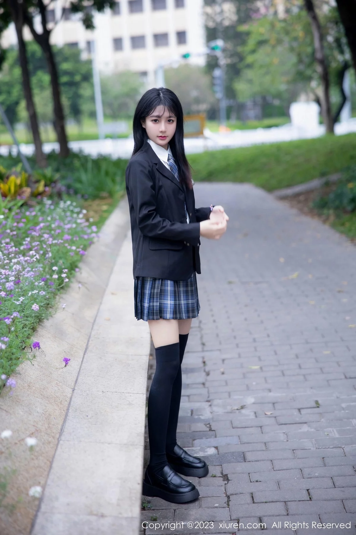 XiuRen第6662期_模特幼幼学妹制服性感白T配格子裙露白色蕾丝内衣完美诱惑写真92P