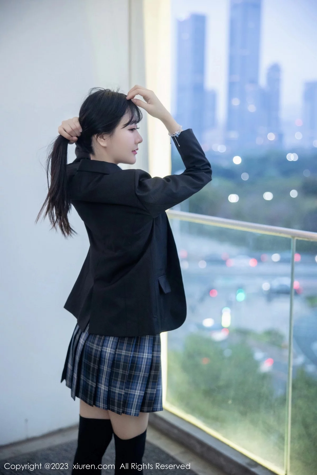 XiuRen第6662期_模特幼幼学妹制服性感白T配格子裙露白色蕾丝内衣完美诱惑写真92P