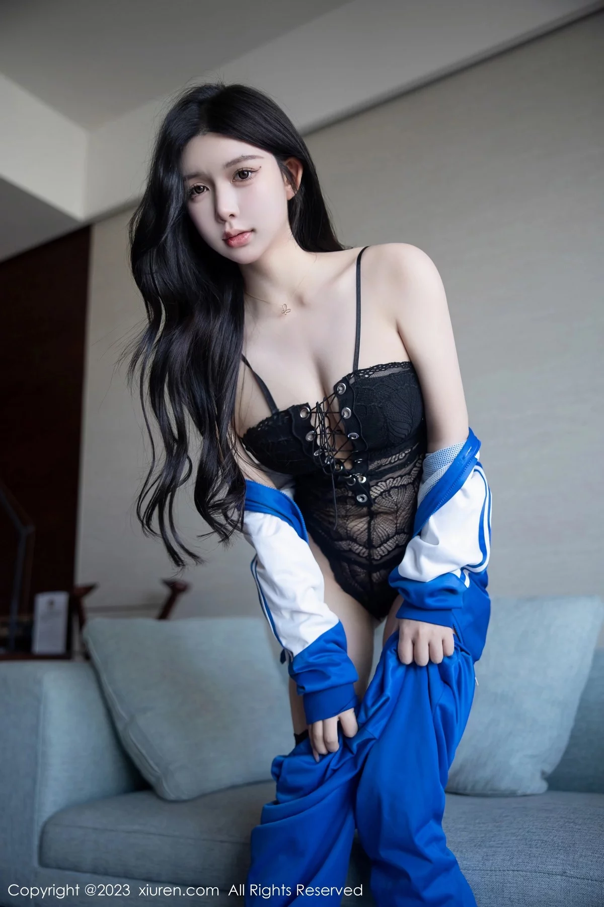 XiuRen第6660期_模特林珊珊性感蓝色运动服露黑色情趣内衣秀惹火身材诱惑写真101P