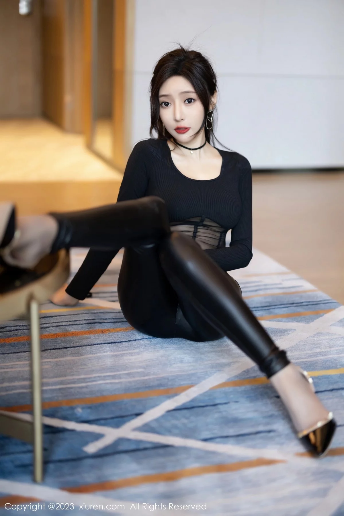 XiuRen第6663期_女神王馨瑶yanni脱黑皮长裤露性感黑色轻透连体衣撩人诱惑写真85P