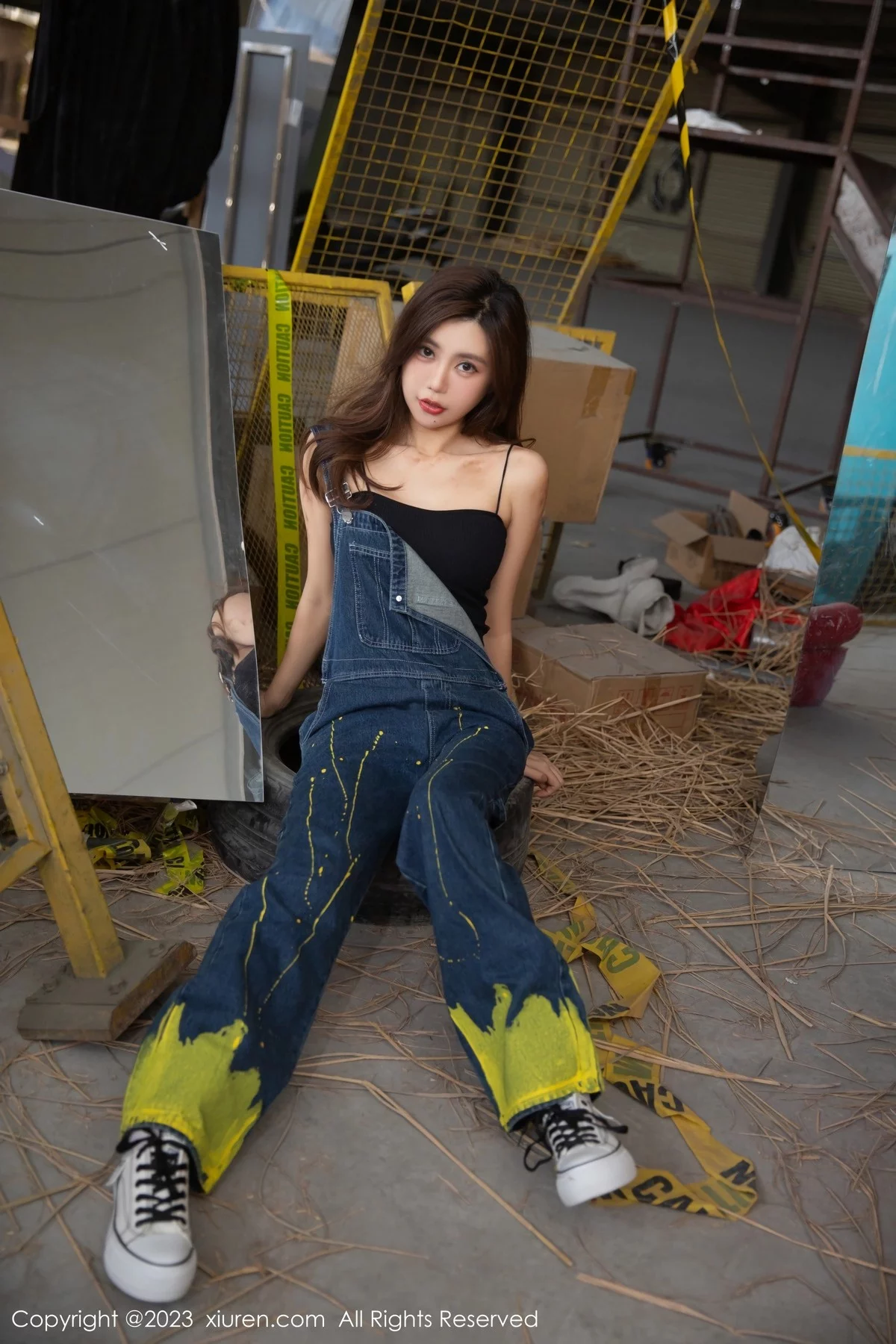 XiuRen第6659期_女神绮里嘉ula修理工角色真空蓝色牛仔背带裤秀婀娜身材诱惑写真78P