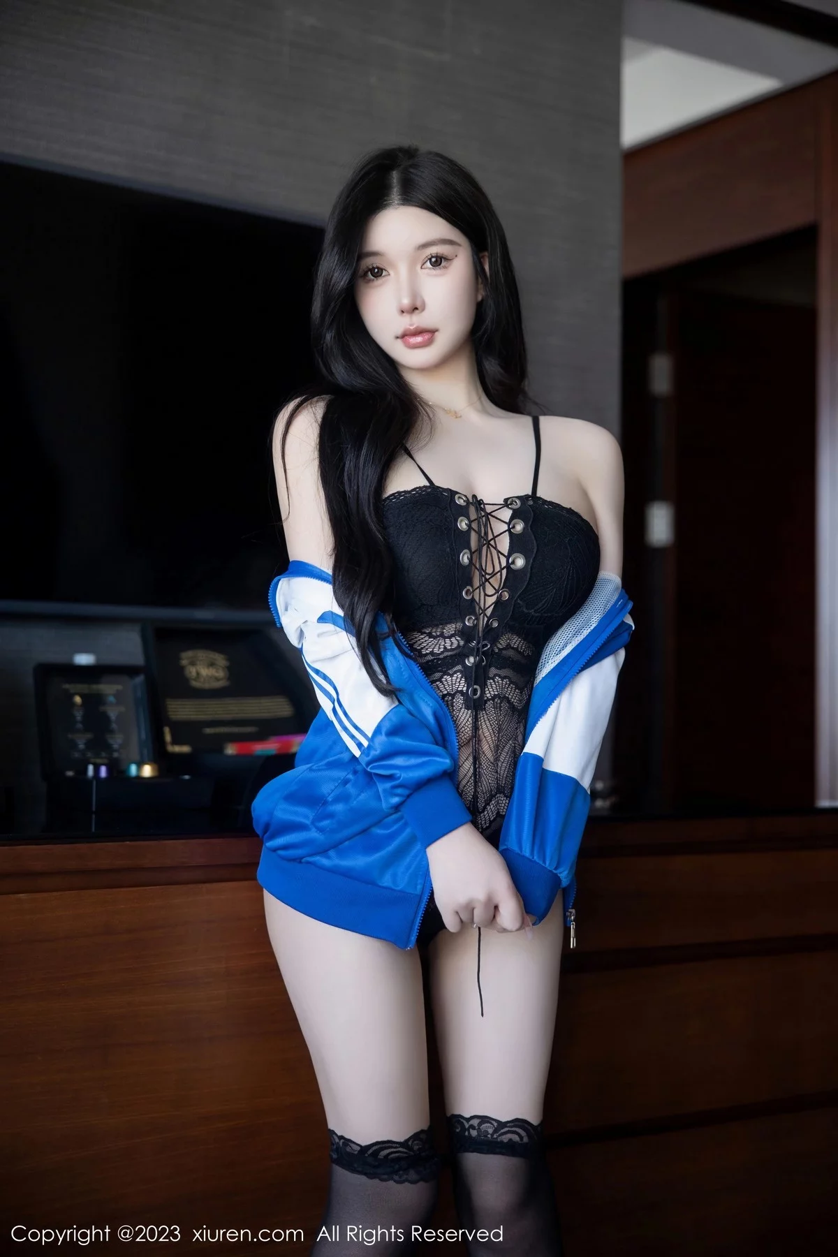 XiuRen第6660期_模特林珊珊性感蓝色运动服露黑色情趣内衣秀惹火身材诱惑写真101P