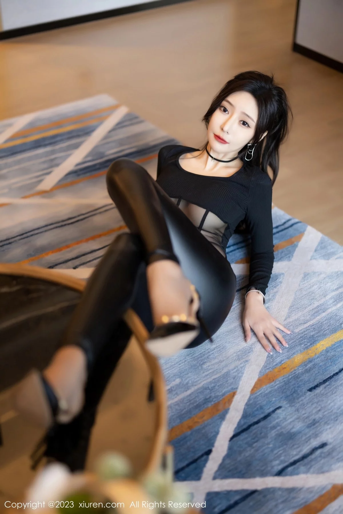 XiuRen第6663期_女神王馨瑶yanni脱黑皮长裤露性感黑色轻透连体衣撩人诱惑写真85P