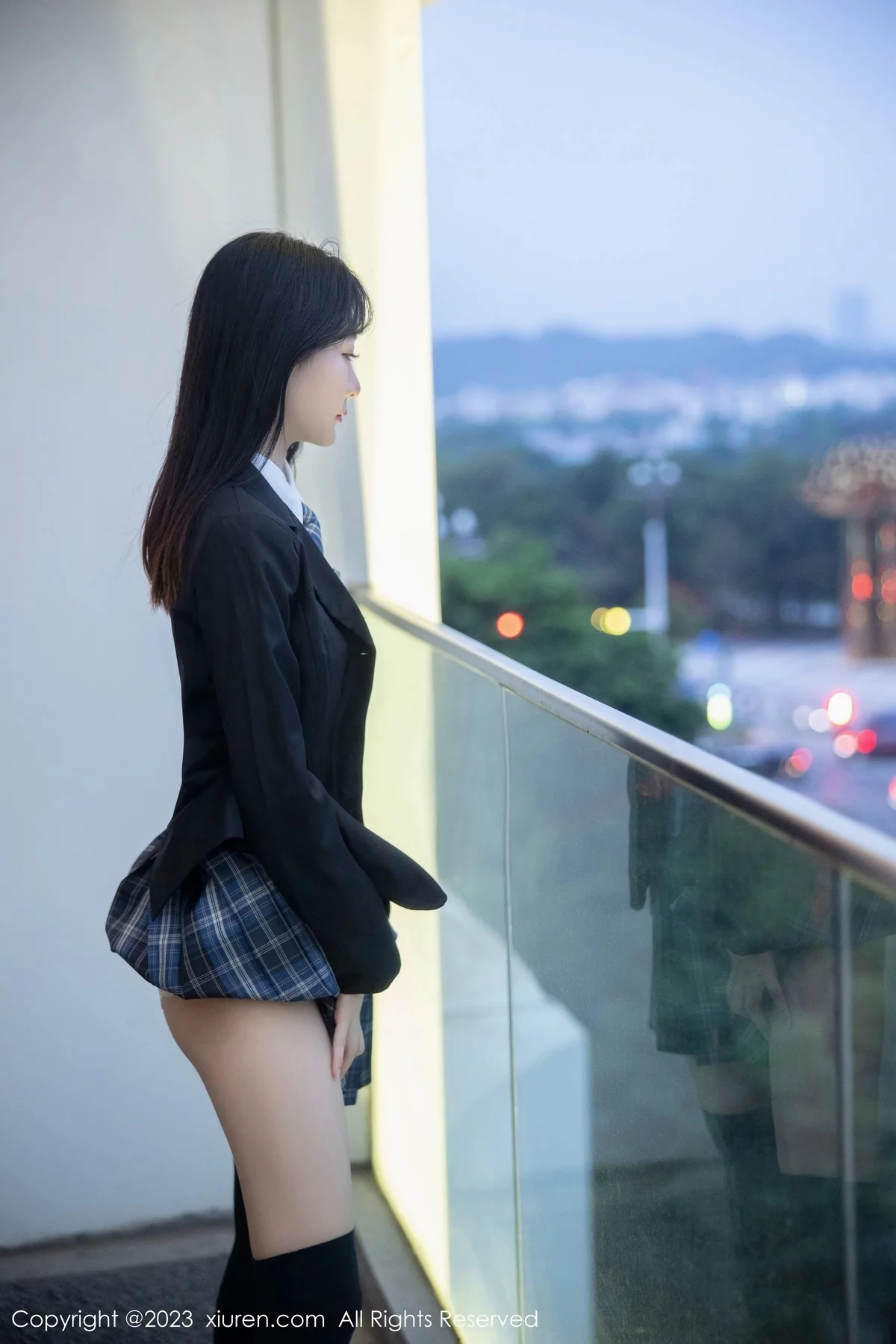 XiuRen第6662期_模特幼幼学妹制服性感白T配格子裙露白色蕾丝内衣完美诱惑写真92P