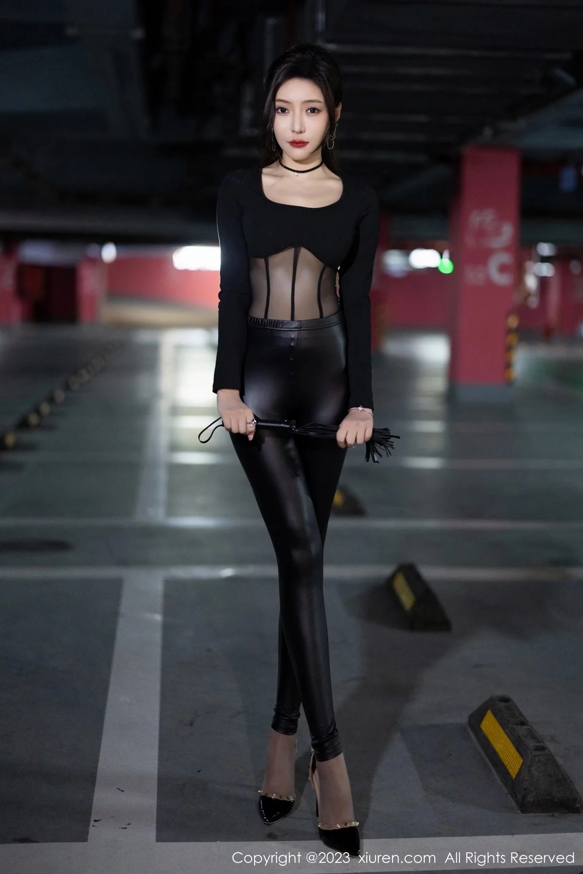 XiuRen第6663期_女神王馨瑶yanni脱黑皮长裤露性感黑色轻透连体衣撩人诱惑写真85P