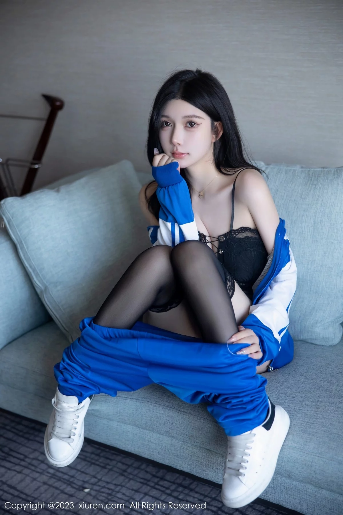XiuRen第6660期_模特林珊珊性感蓝色运动服露黑色情趣内衣秀惹火身材诱惑写真101P