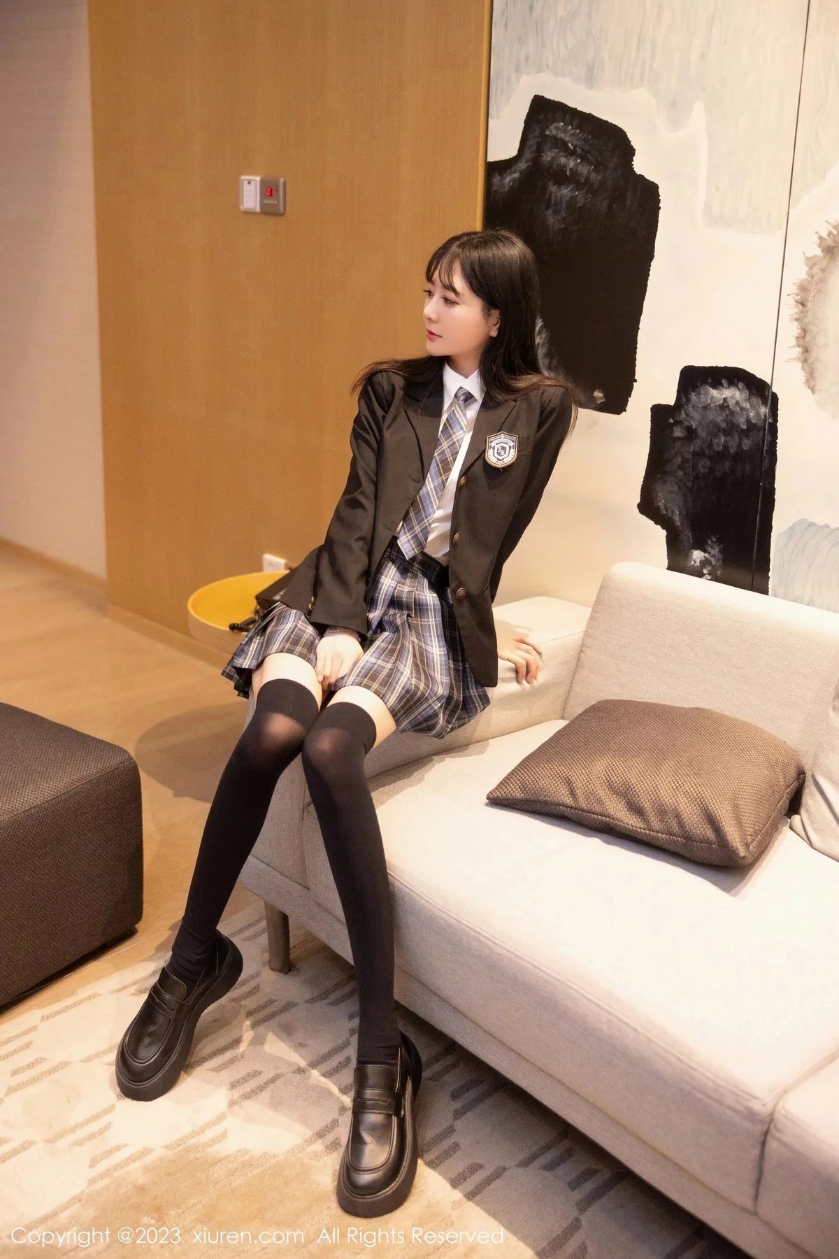 XiuRen第6662期_模特幼幼学妹制服性感白T配格子裙露白色蕾丝内衣完美诱惑写真92P