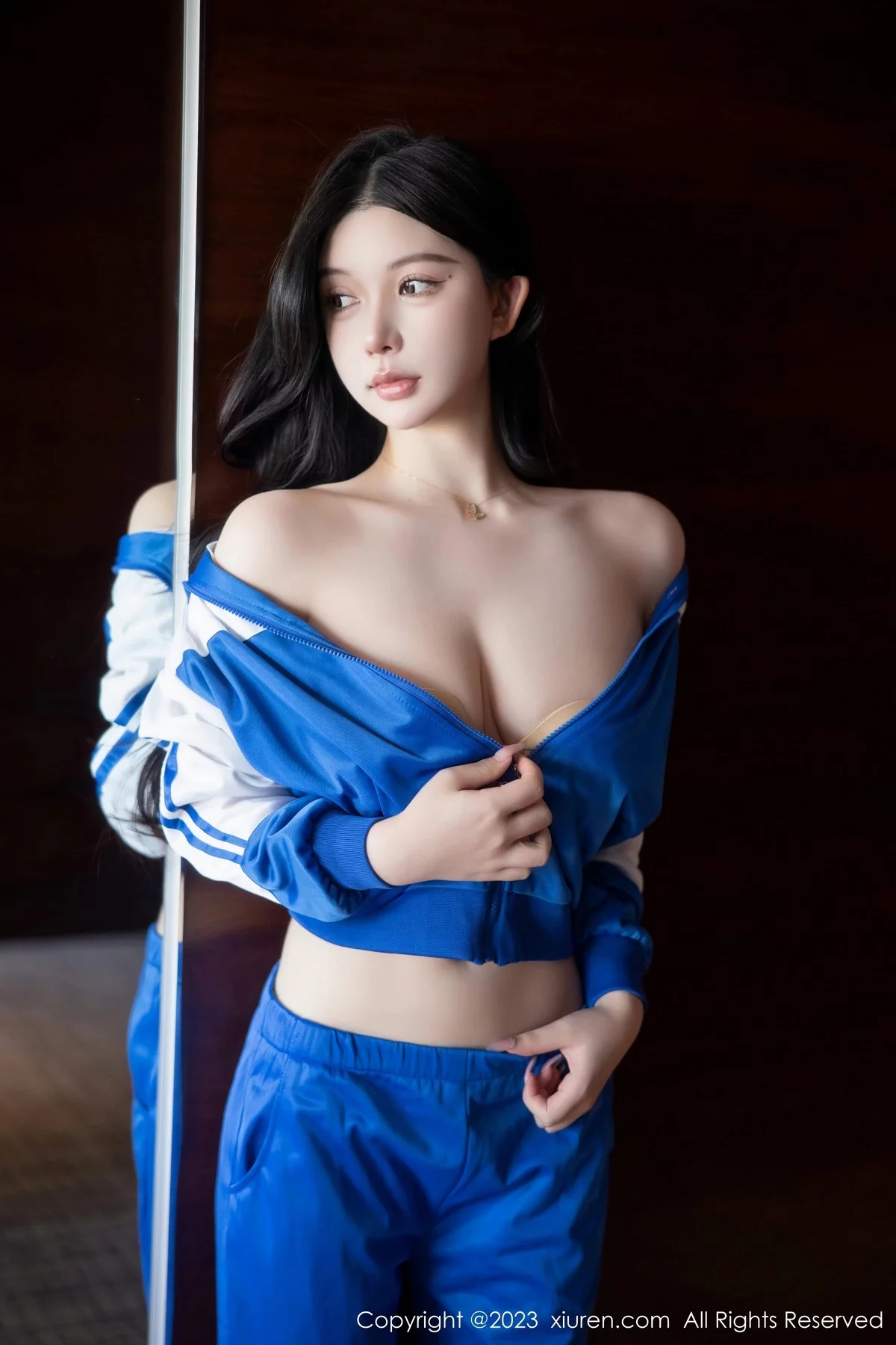XiuRen第6660期_模特林珊珊性感蓝色运动服露黑色情趣内衣秀惹火身材诱惑写真101P