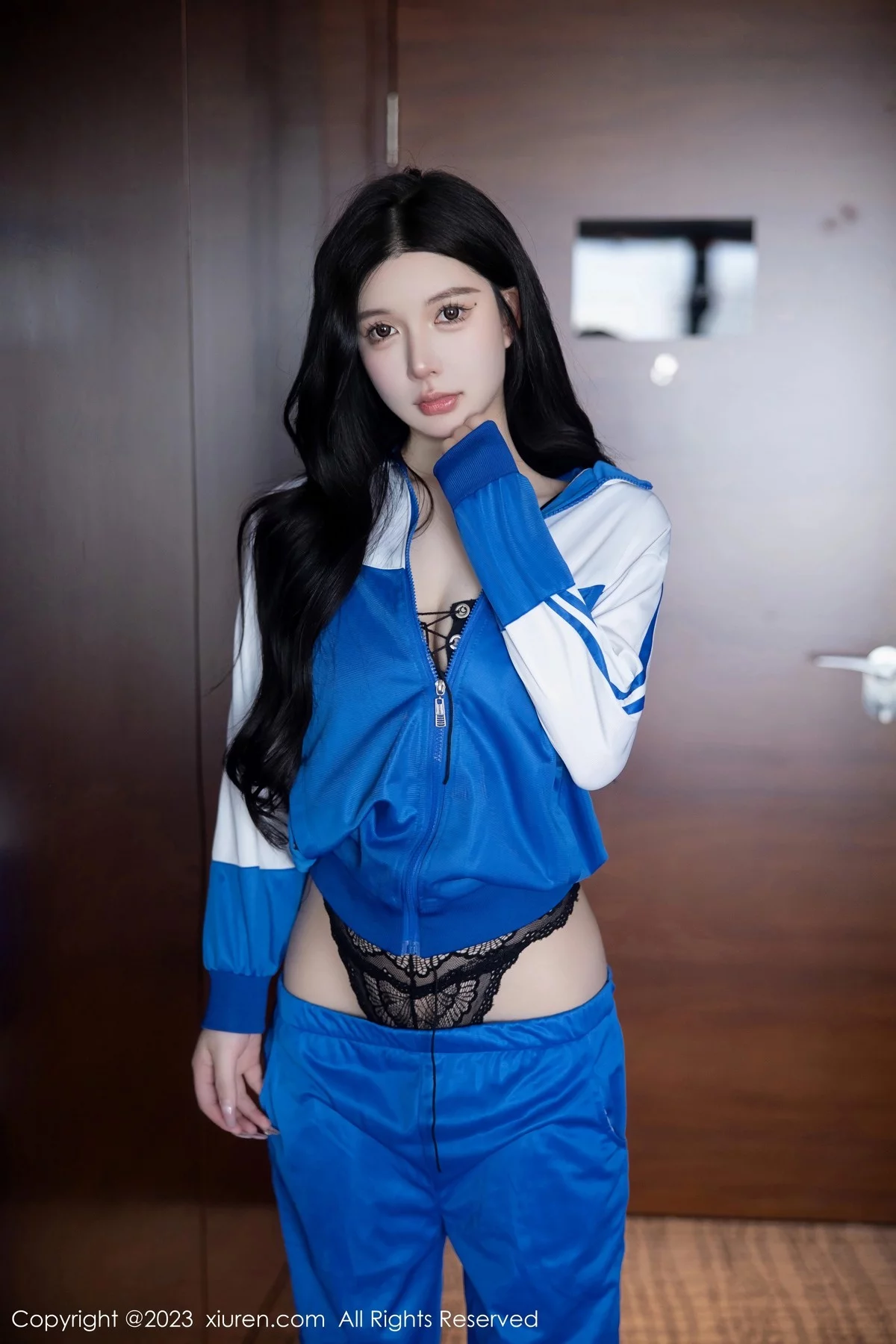 XiuRen第6660期_模特林珊珊性感蓝色运动服露黑色情趣内衣秀惹火身材诱惑写真101P