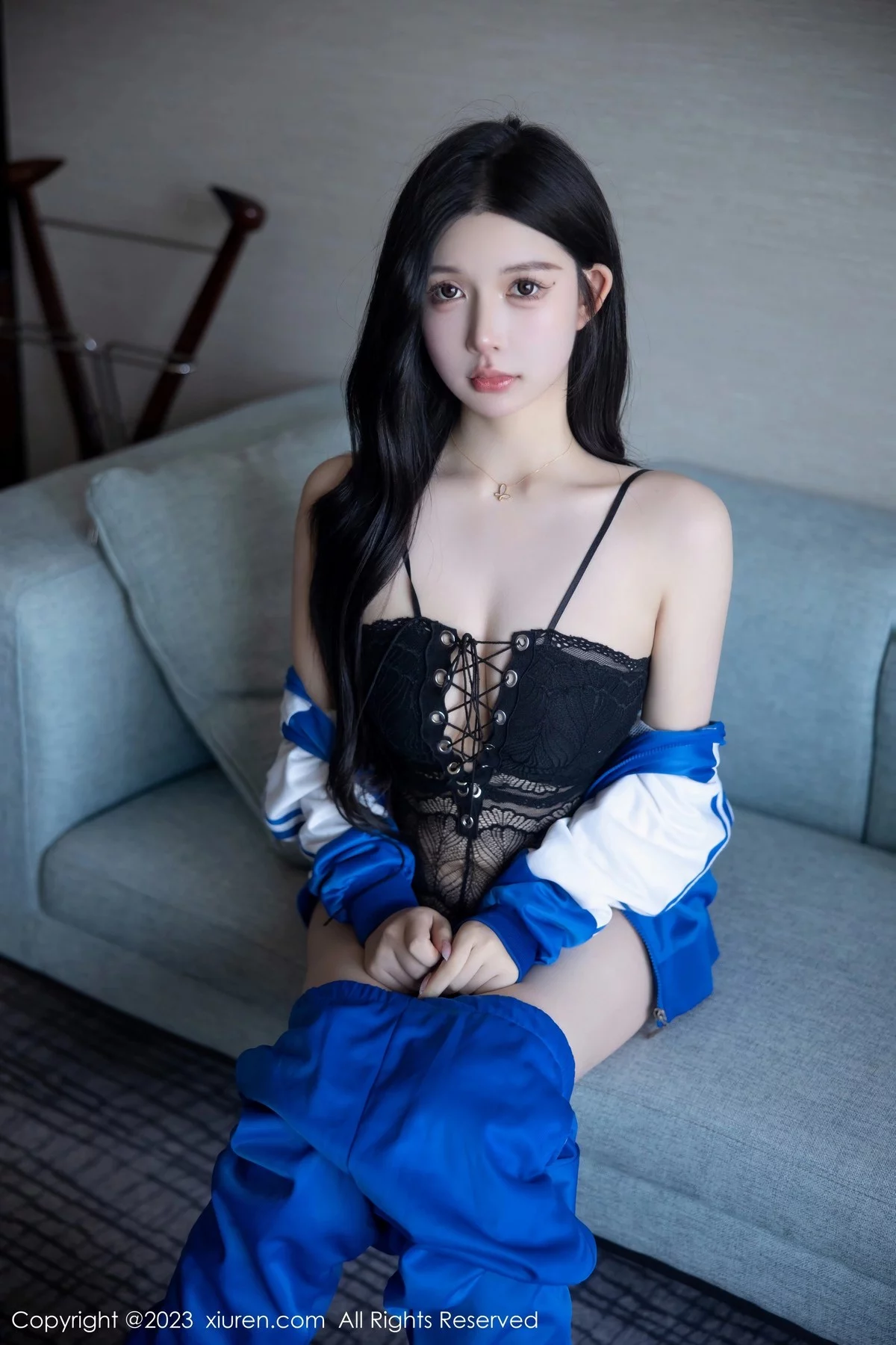 XiuRen第6660期_模特林珊珊性感蓝色运动服露黑色情趣内衣秀惹火身材诱惑写真101P