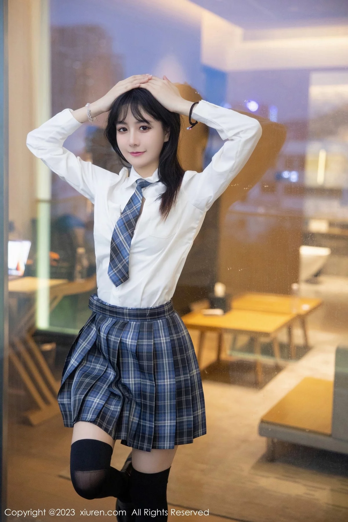 XiuRen第6662期_模特幼幼学妹制服性感白T配格子裙露白色蕾丝内衣完美诱惑写真92P