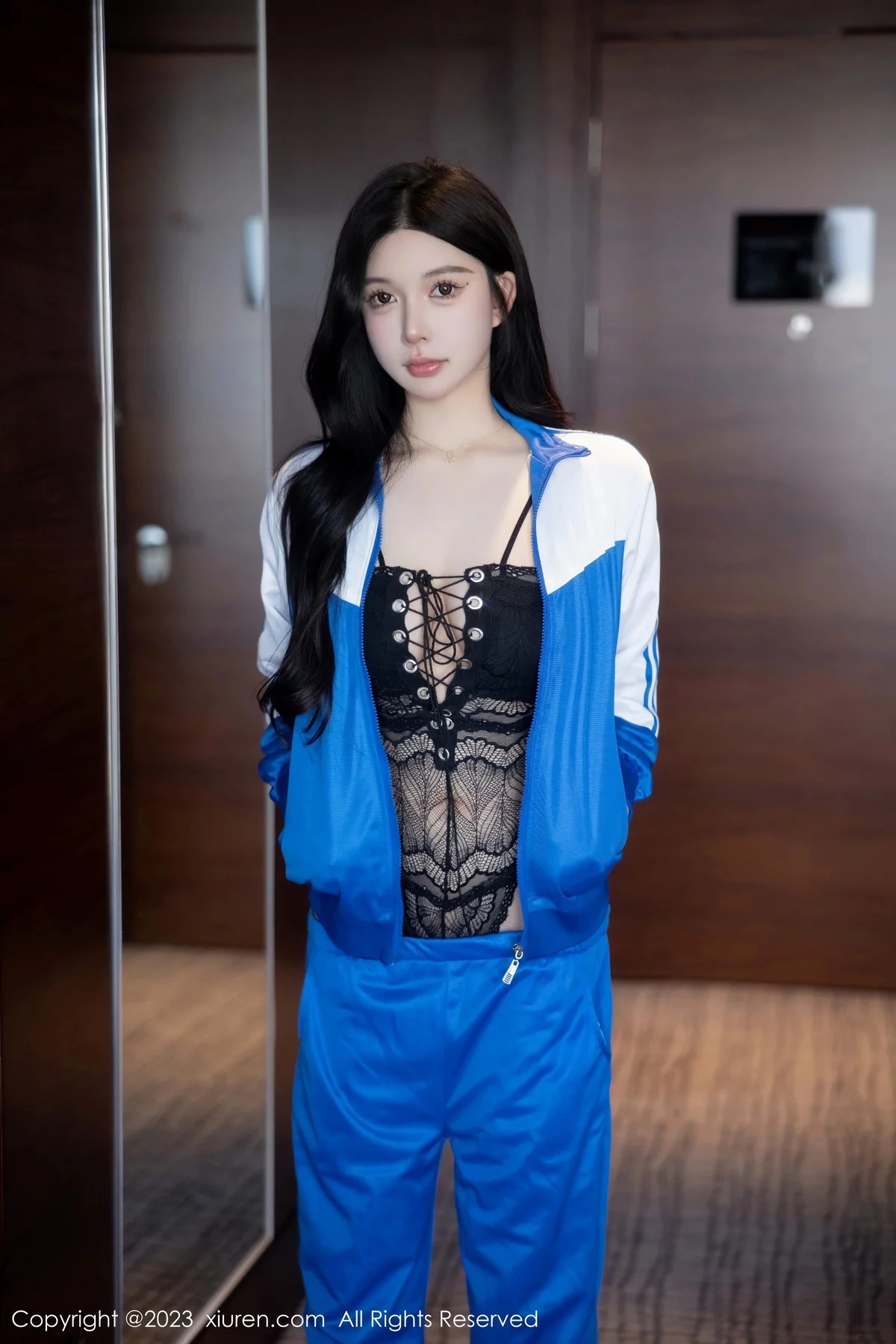 XiuRen第6660期_模特林珊珊性感蓝色运动服露黑色情趣内衣秀惹火身材诱惑写真101P