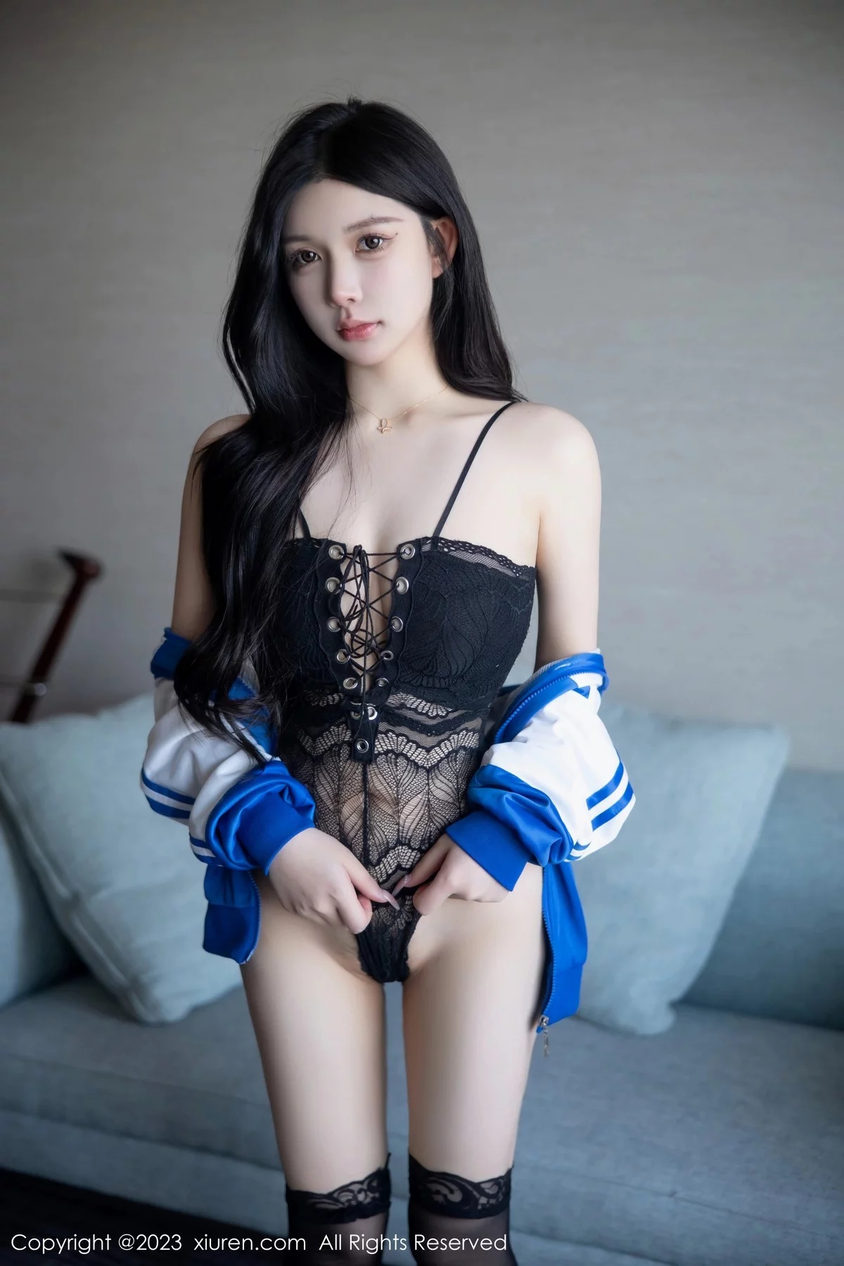 XiuRen第6660期_模特林珊珊性感蓝色运动服露黑色情趣内衣秀惹火身材诱惑写真101P