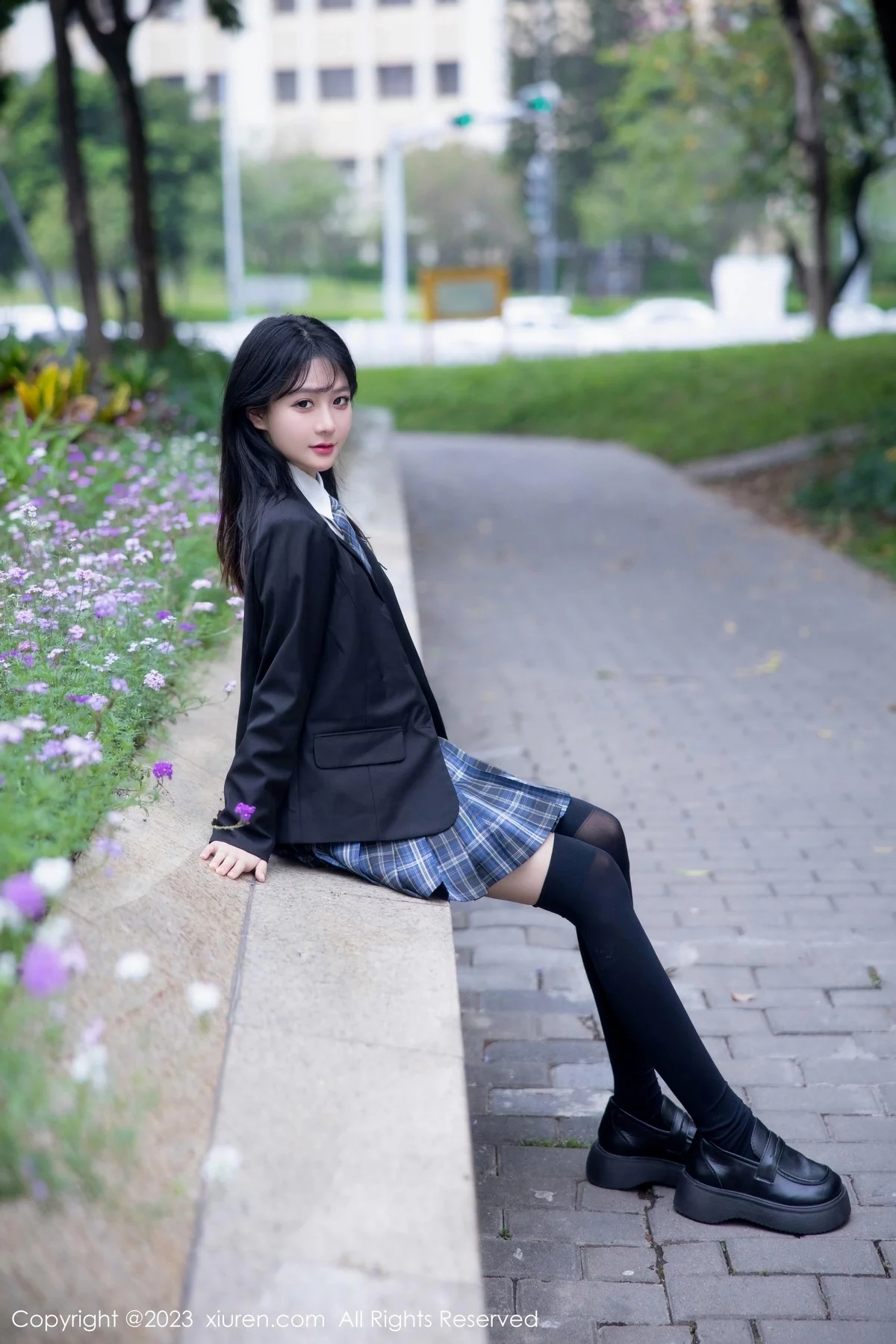 XiuRen第6662期_模特幼幼学妹制服性感白T配格子裙露白色蕾丝内衣完美诱惑写真92P