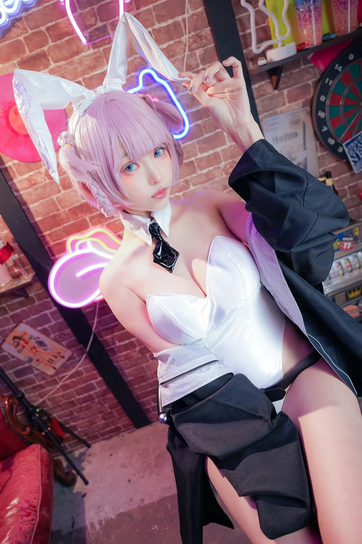 Coser妹子Ely_eee-Nazuna主题性感皮质内衣+白色高叉连体衣惹火诱惑写真40P
