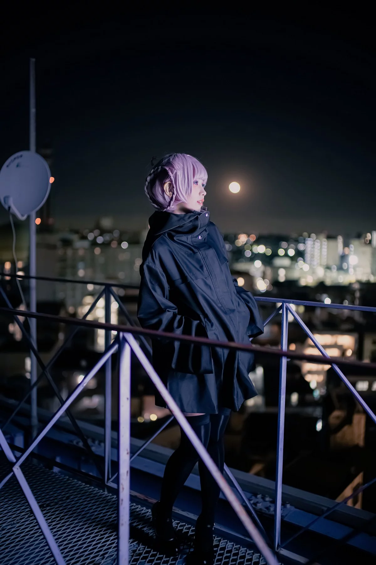 Coser妹子Ely_eee-Nazuna主题性感皮质内衣+白色高叉连体衣惹火诱惑写真40P