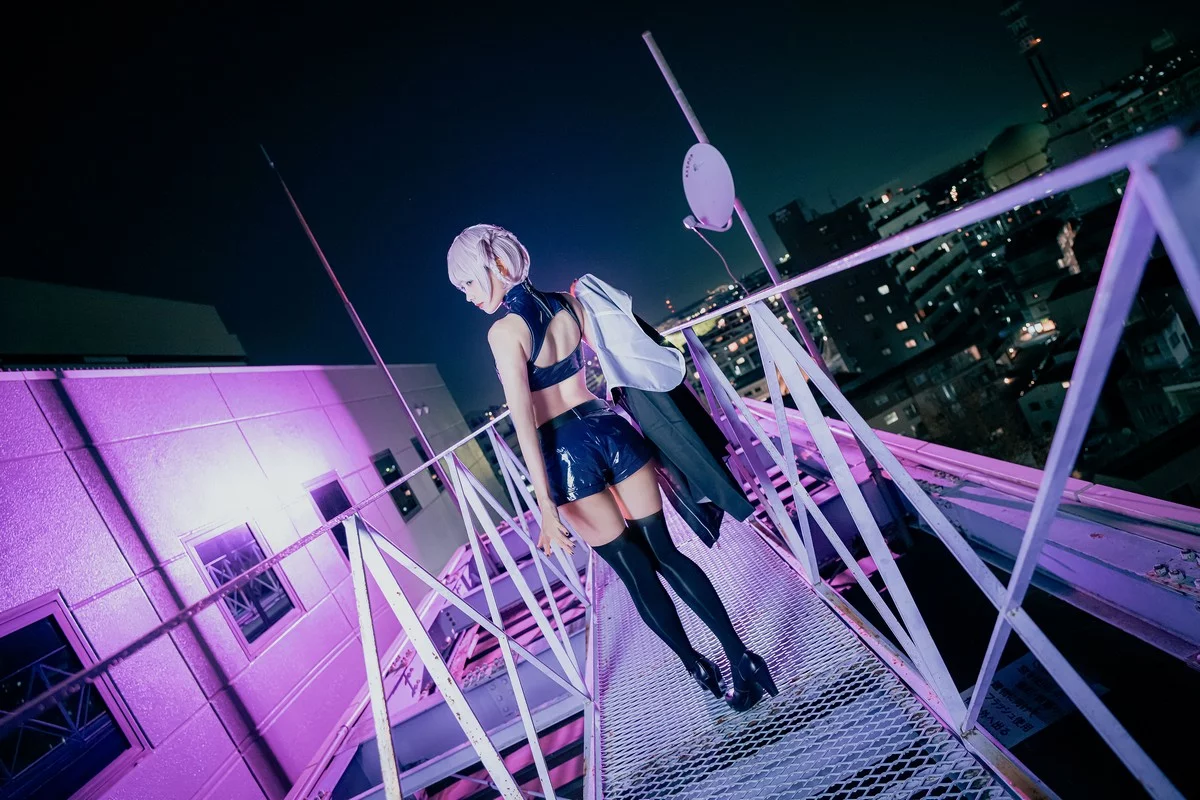 Coser妹子Ely_eee-Nazuna主题性感皮质内衣+白色高叉连体衣惹火诱惑写真40P